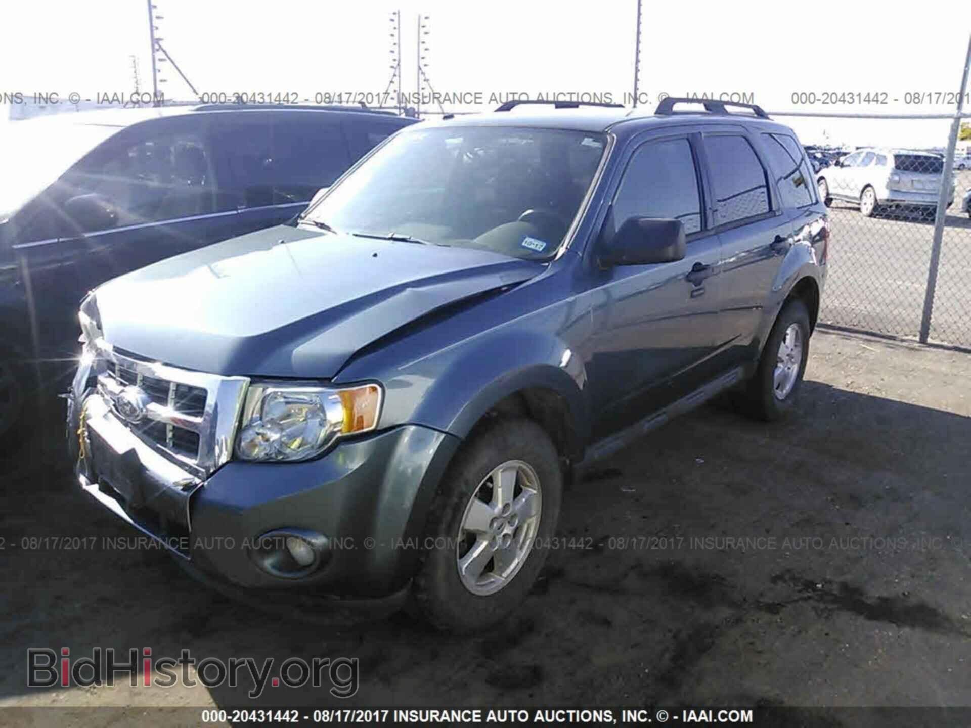 2012 Ford Escape - VIN: 1FMCU0DG0CKA81370 - Photo 2