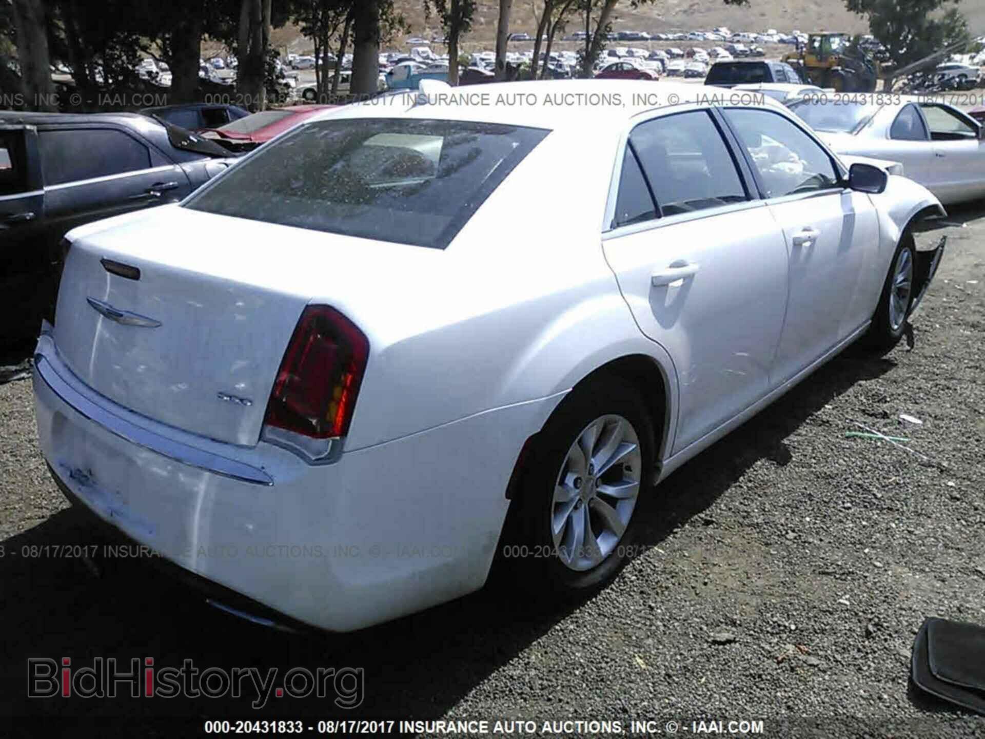 2015 Chrysler 300 - VIN: 2C3CCAAG2FH931453 - Фото 2