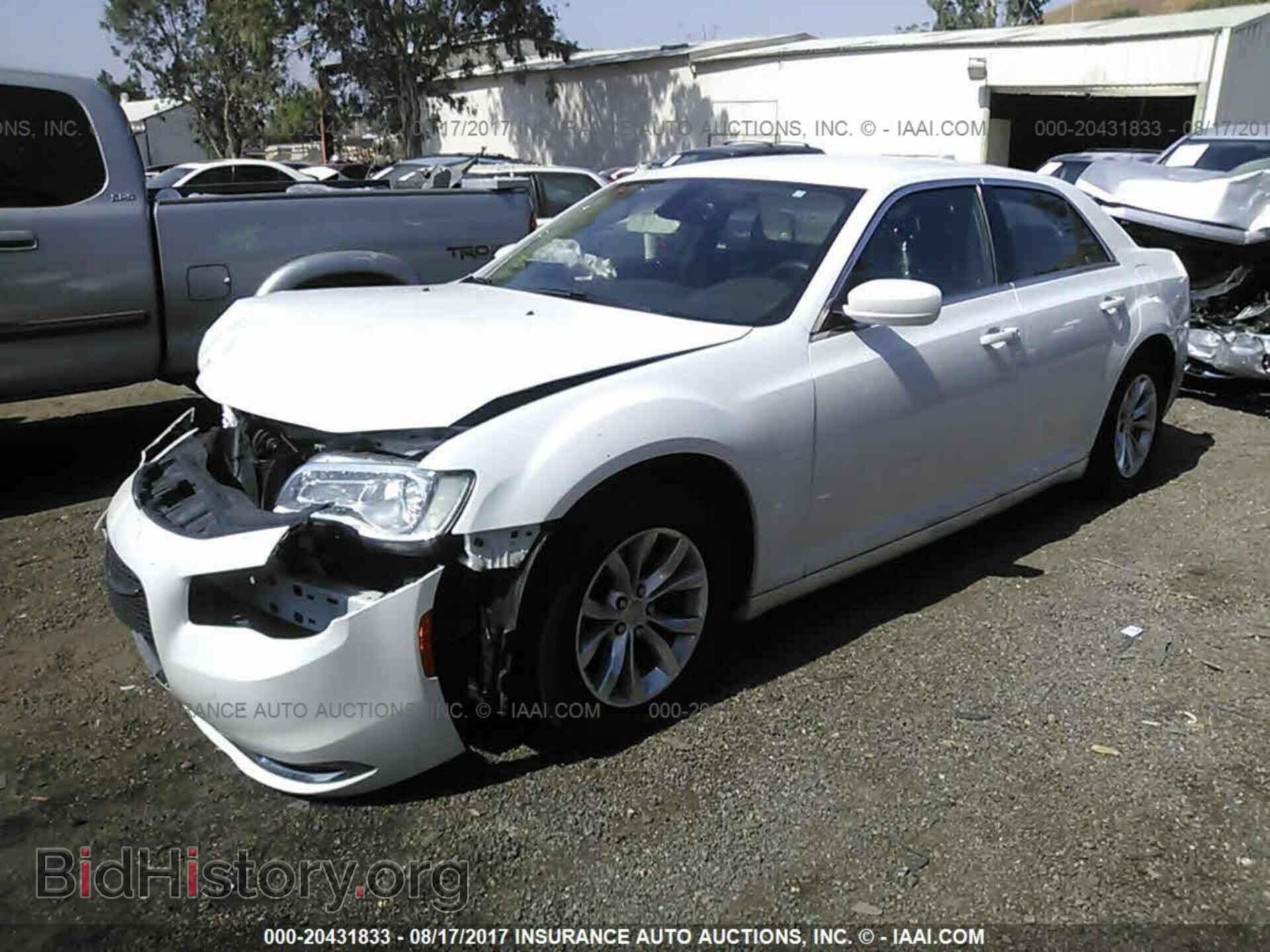 2015 Chrysler 300 - VIN: 2C3CCAAG2FH931453 - Фото 4