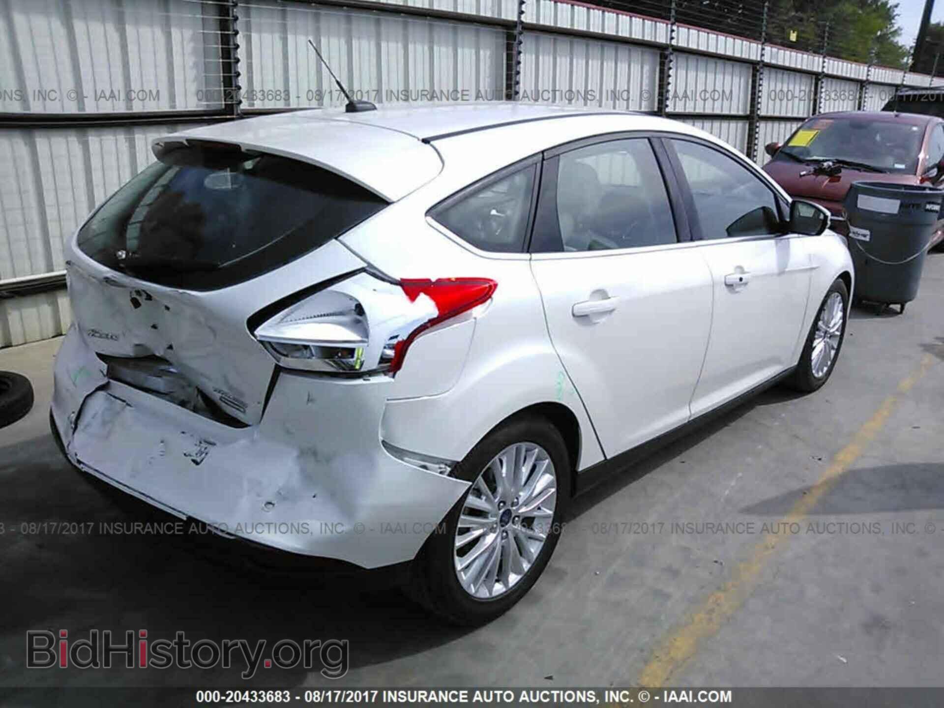 2015 Ford Focus - VIN: 1FADP3N29FL323565 - Photo 4