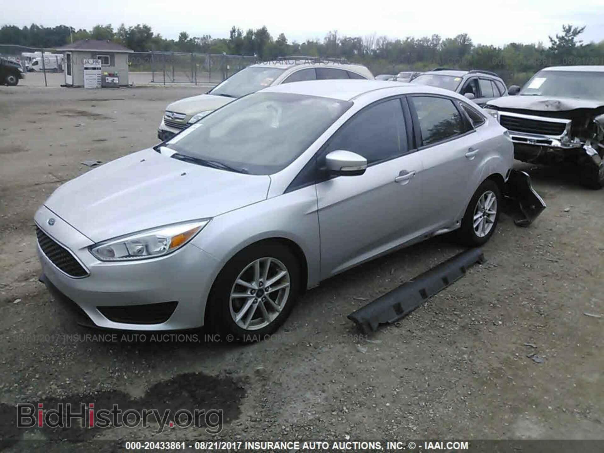 2015 Ford Focus - VIN: 1FADP3F2XFL204003 - Фото 2
