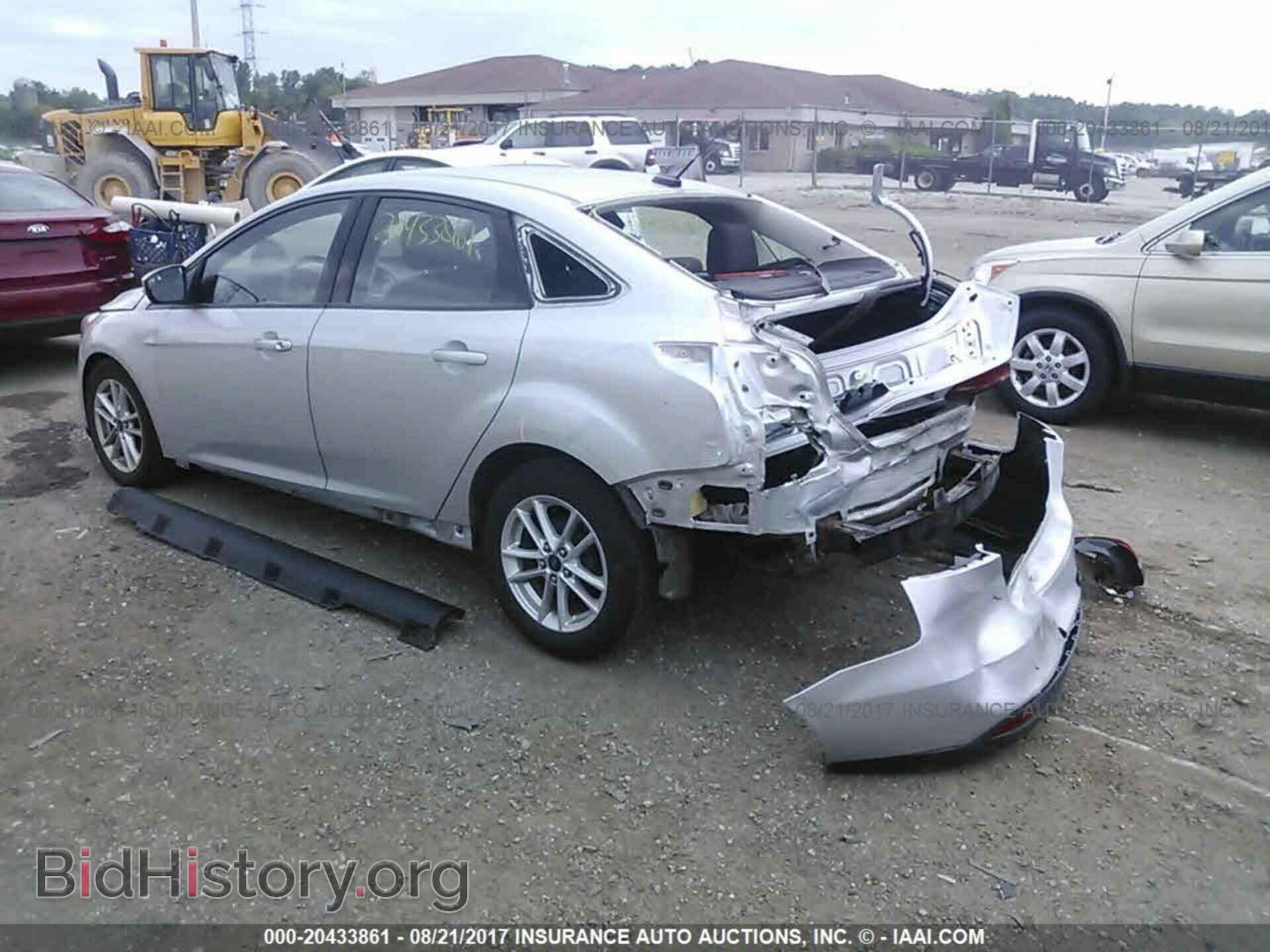 2015 Ford Focus - VIN: 1FADP3F2XFL204003 - Фото 3