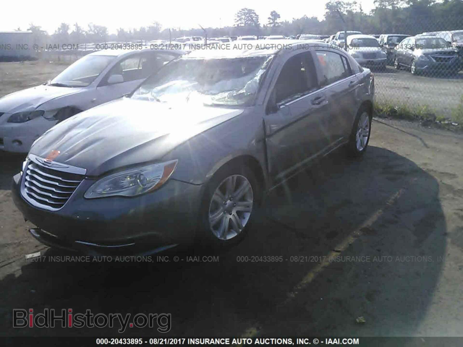 2012 Chrysler 200 - VIN: 1C3CCBBB7CN106939 - Photo 2