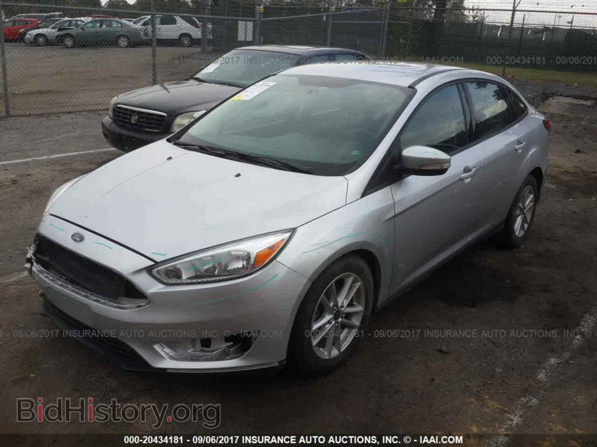2015 Ford Focus - VIN: 1FADP3F22FL307979 - Photo 2