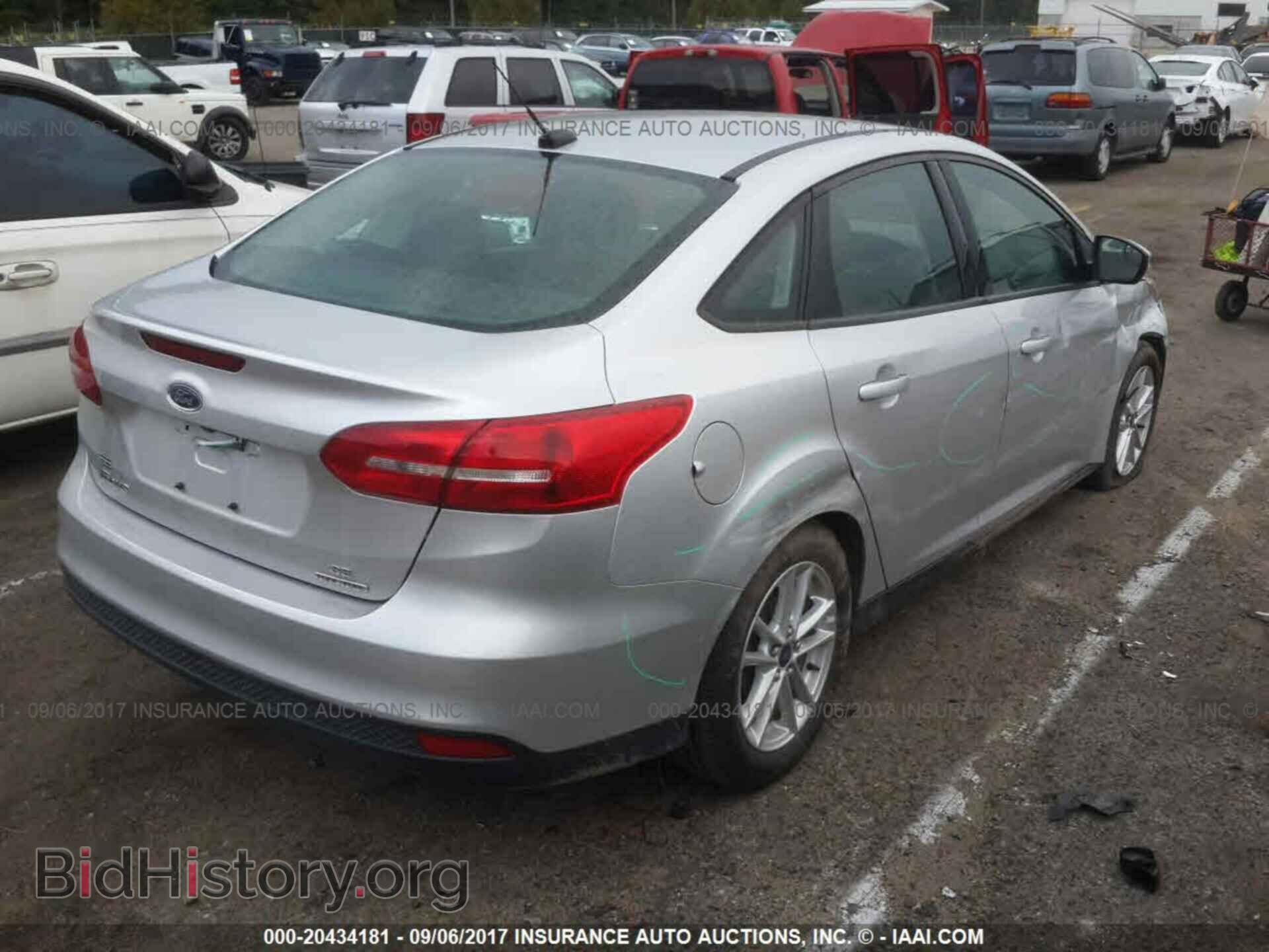 2015 Ford Focus - VIN: 1FADP3F22FL307979 - Photo 4