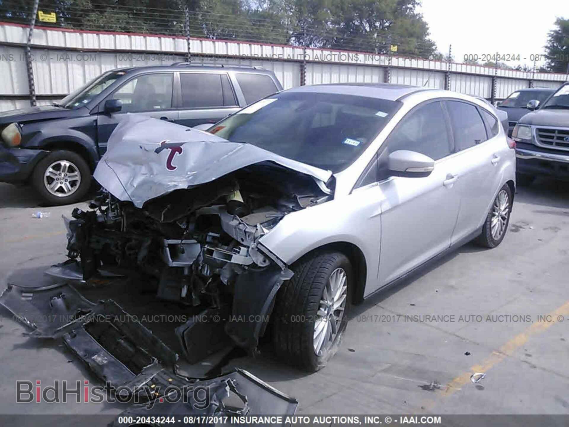 2012 Ford Focus - VIN: 1FAHP3M20CL106078 - Photo 2