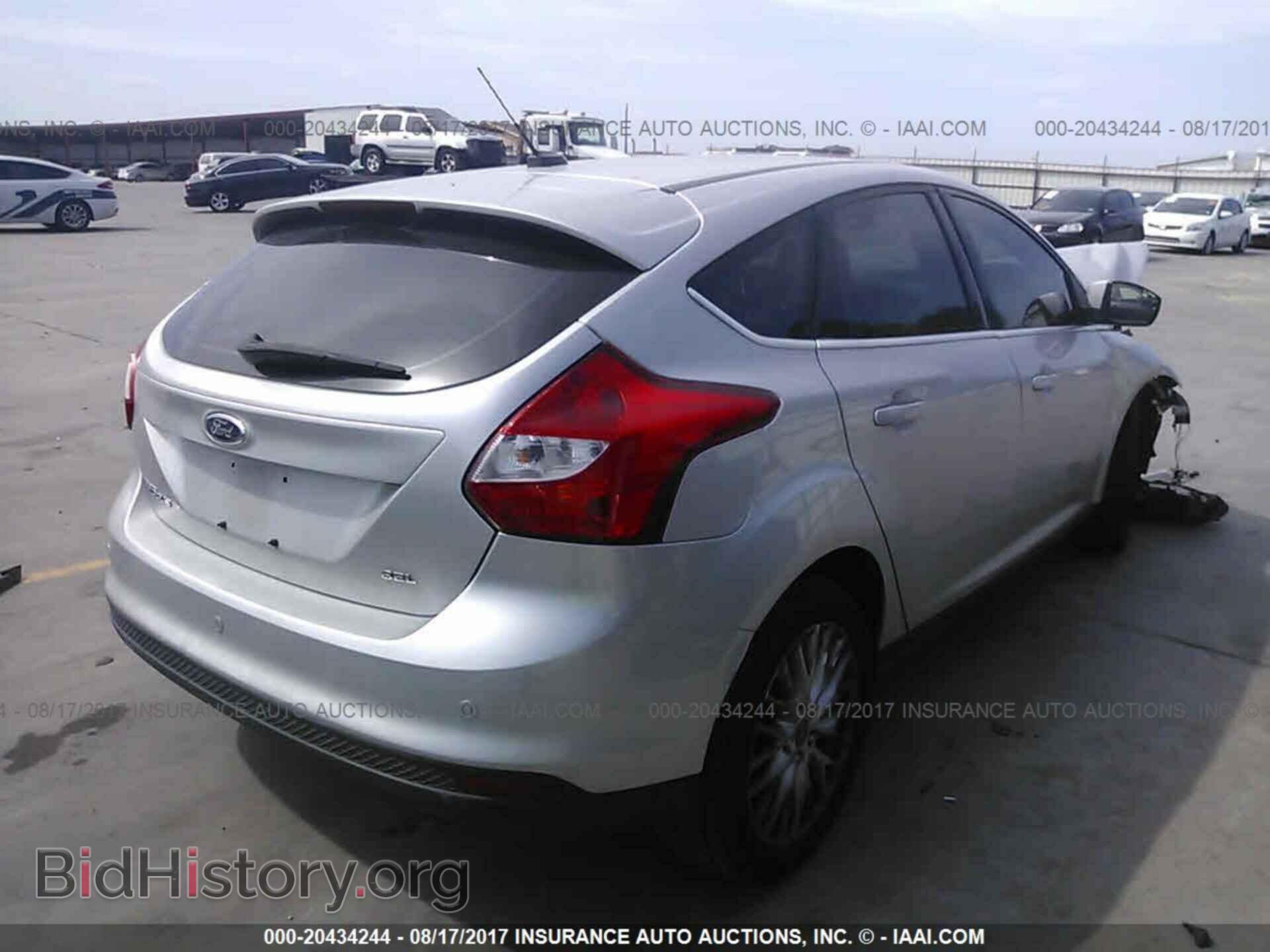 2012 Ford Focus - VIN: 1FAHP3M20CL106078 - Photo 4