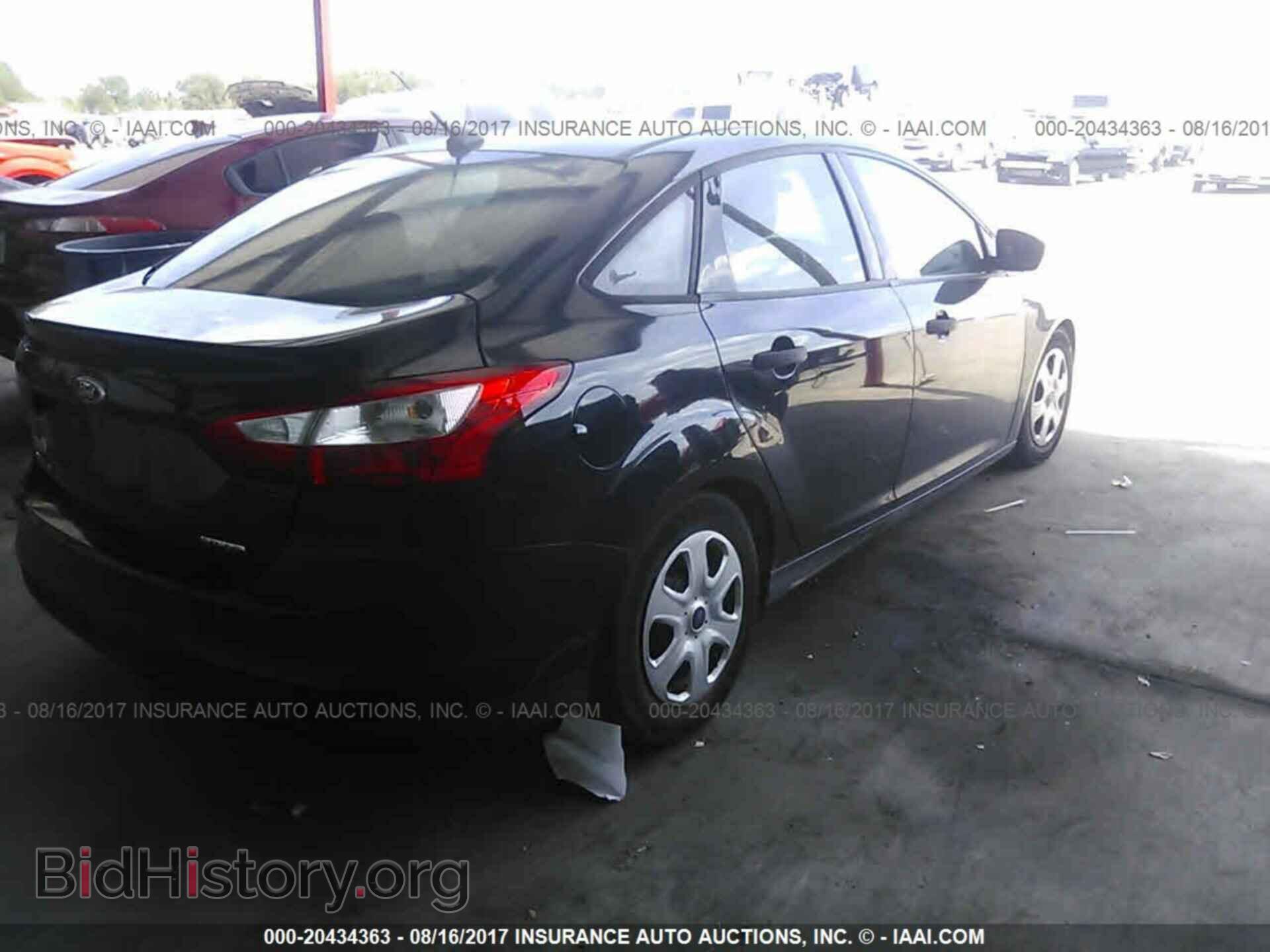 2014 Ford Focus - VIN: 1FADP3E24EL236641 - Photo 4
