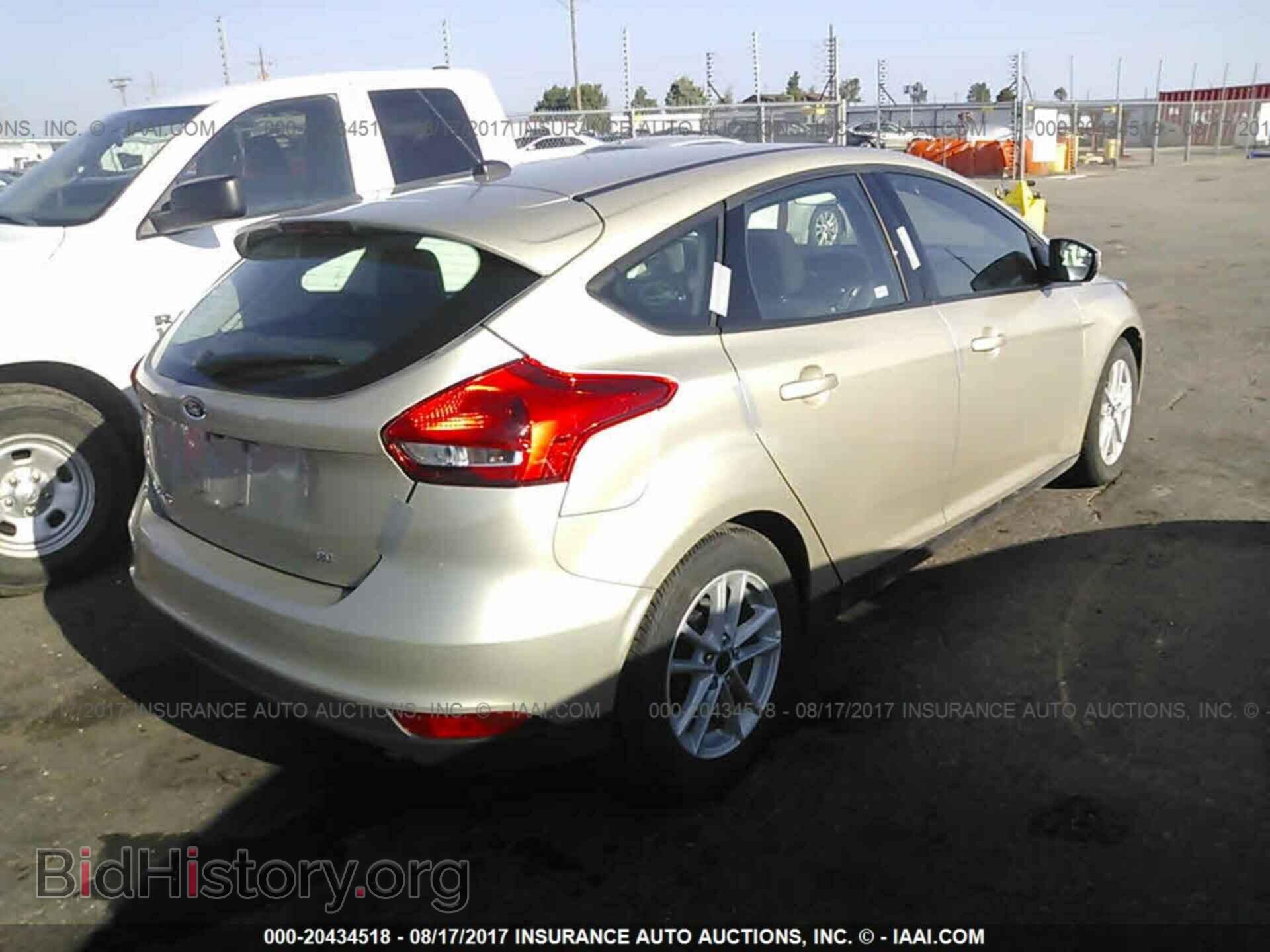 2017 Ford Focus - VIN: 1FADP3K24HL232906 - Photo 4
