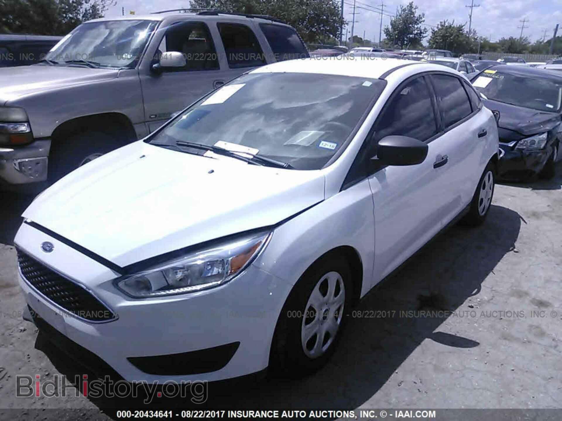 2016 Ford Focus - VIN: 1FADP3E28GL404588 - Photo 2