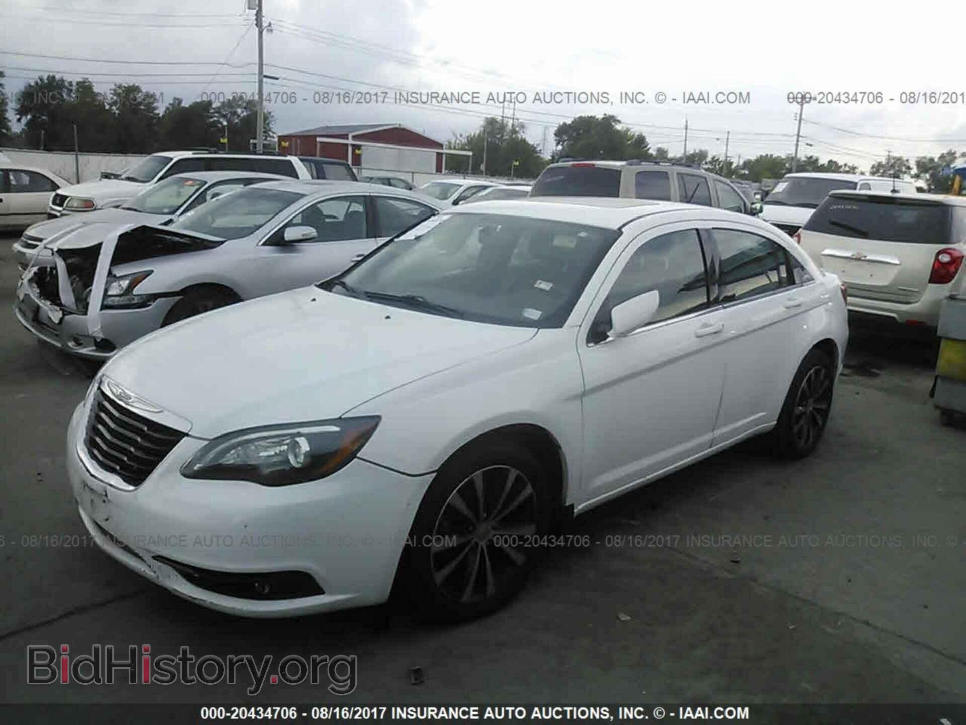 2013 Chrysler 200 - VIN: 1C3CCBBB3DN549977 - Фото 2