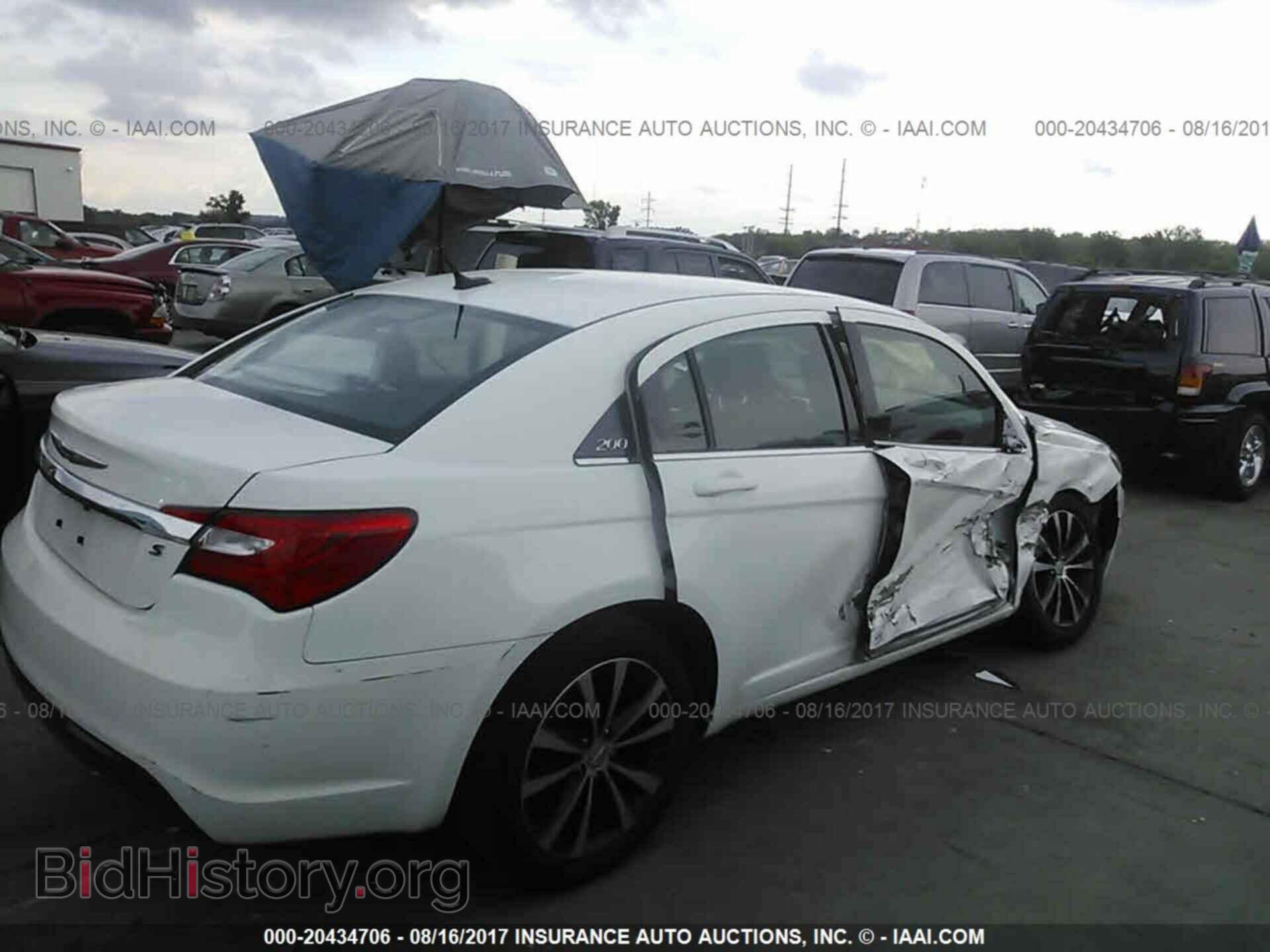 2013 Chrysler 200 - VIN: 1C3CCBBB3DN549977 - Фото 4