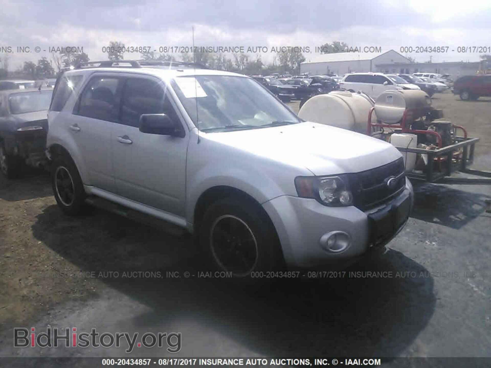 Photo 1FMCU0DG5BKA72906 - Ford Escape 2011