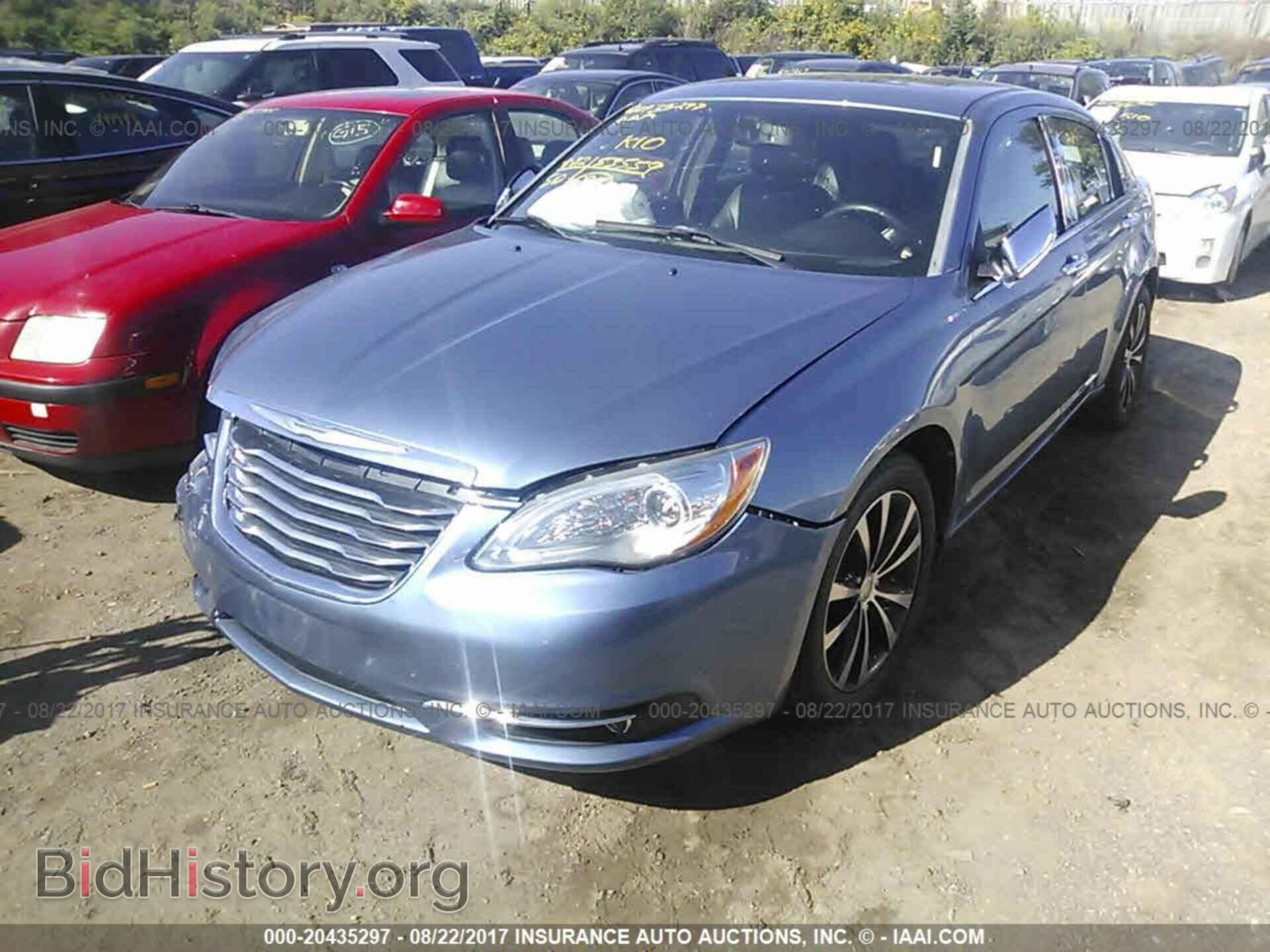 2011 Chrysler 200 - VIN: 1C3BC2FG4BN607190 - Фото 2