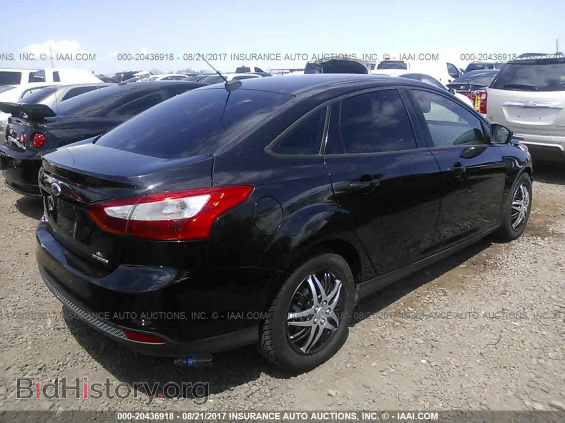 2012 Ford Focus - VIN: 1FAHP3F21CL374960 - Photo 4