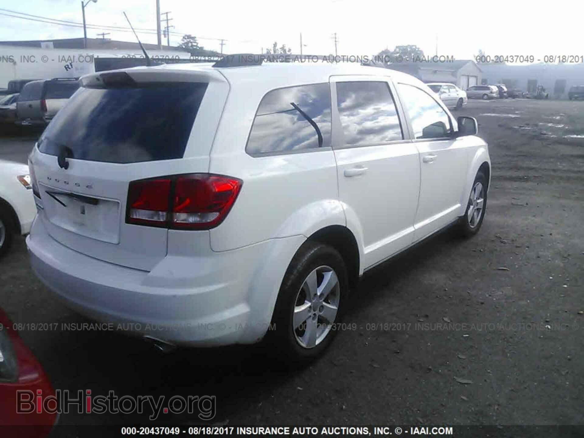 2011 Dodge Journey - VIN: 3D4PH1FG2BT512367 - Photo 4
