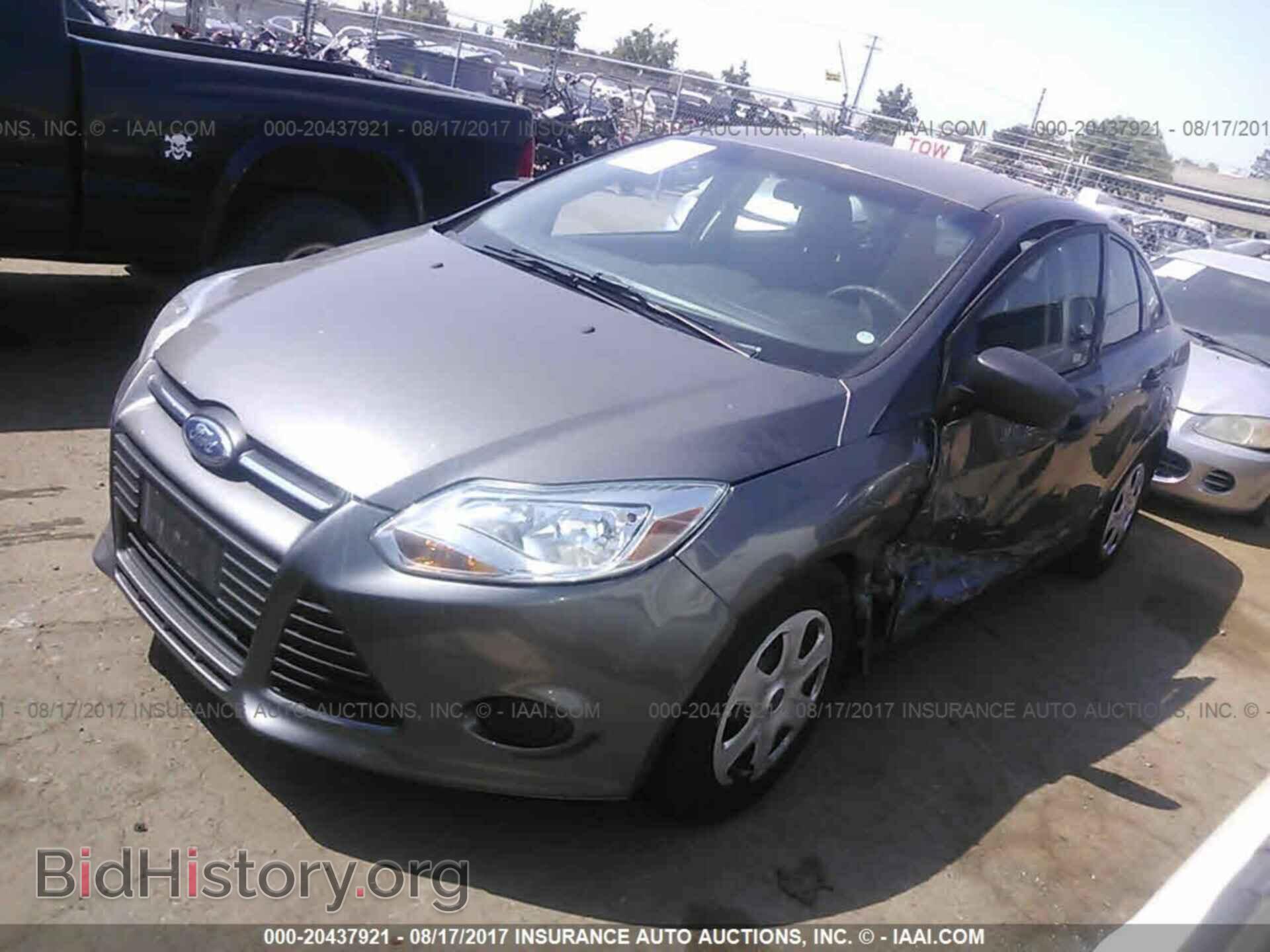 2012 Ford Focus - VIN: 1FAHP3E20CL274074 - Photo 2