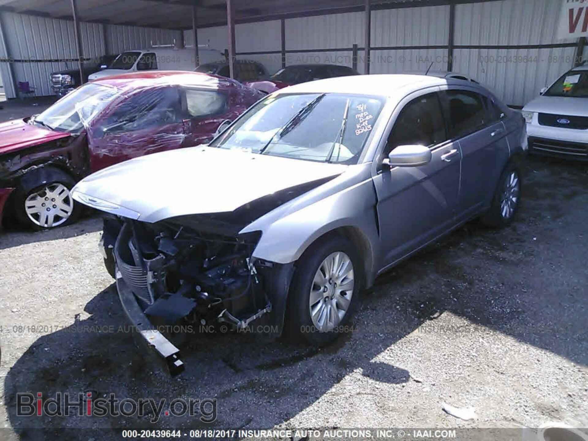 2013 Chrysler 200 - VIN: 1C3CCBAB4DN568927 - Фото 2