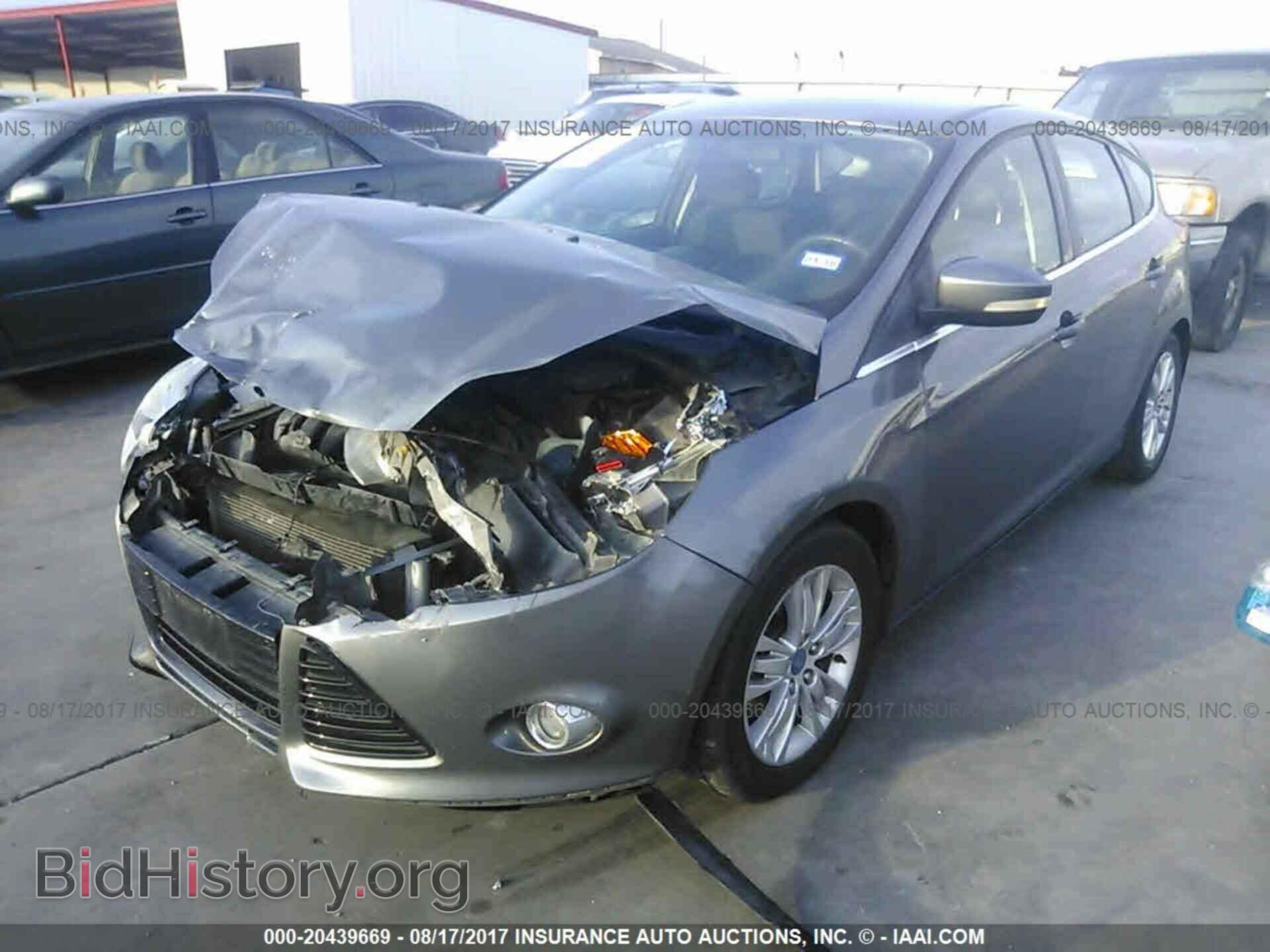 2012 Ford Focus - VIN: 1FAHP3M21CL129692 - Photo 2