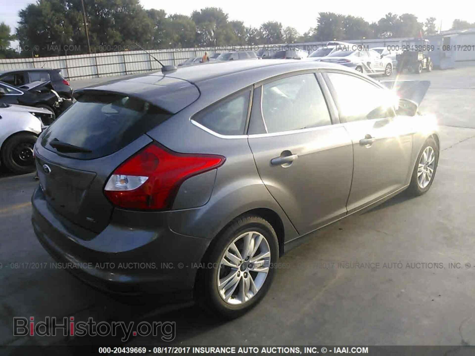 2012 Ford Focus - VIN: 1FAHP3M21CL129692 - Photo 4