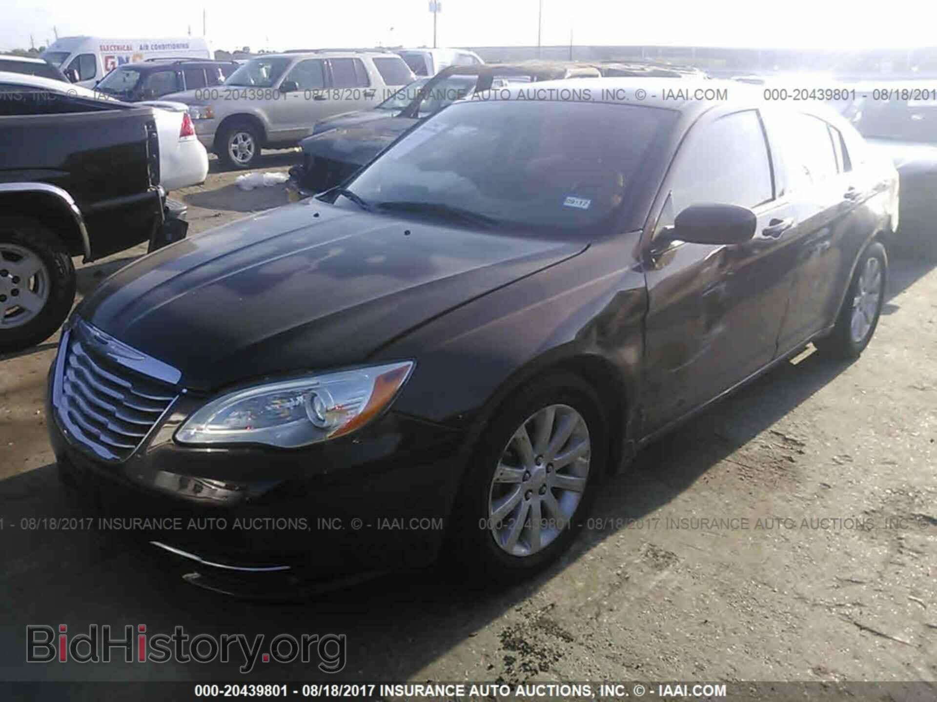 2013 Chrysler 200 - VIN: 1C3CCBBB8DN672321 - Photo 2
