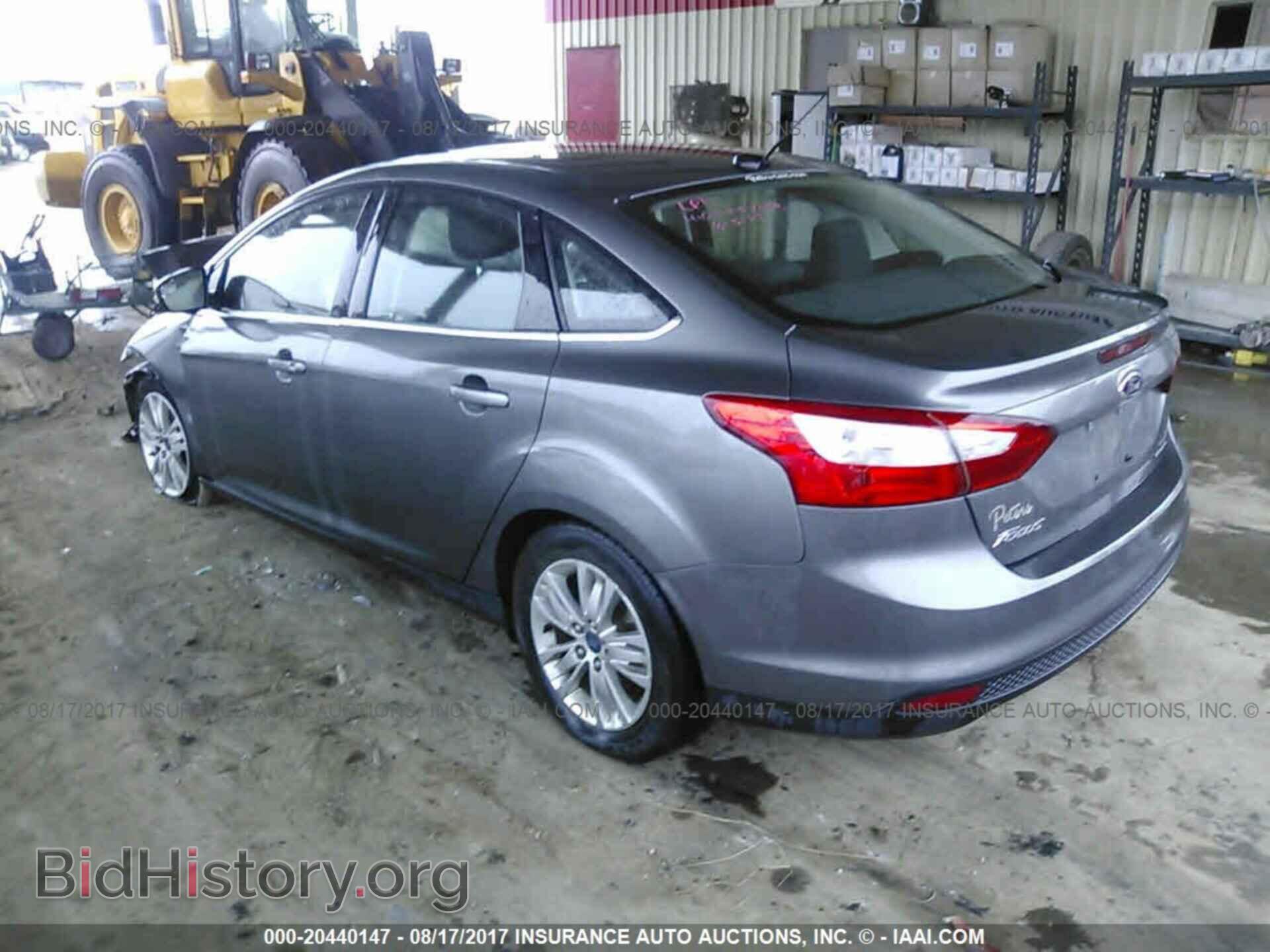 2012 Ford Focus - VIN: 1FAHP3H28CL371938 - Photo 3