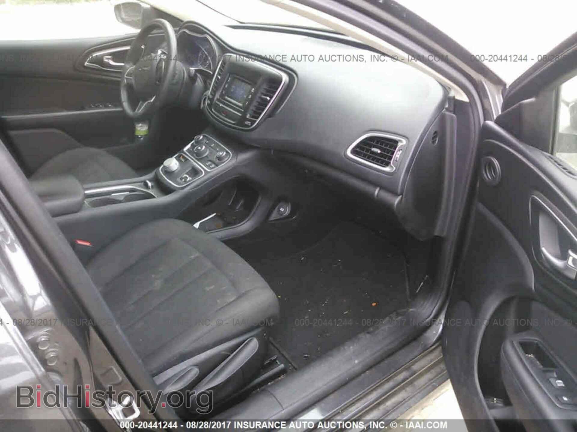 2016 Chrysler 200 - VIN: 1C3CCCAB6GN131652 - Photo 5