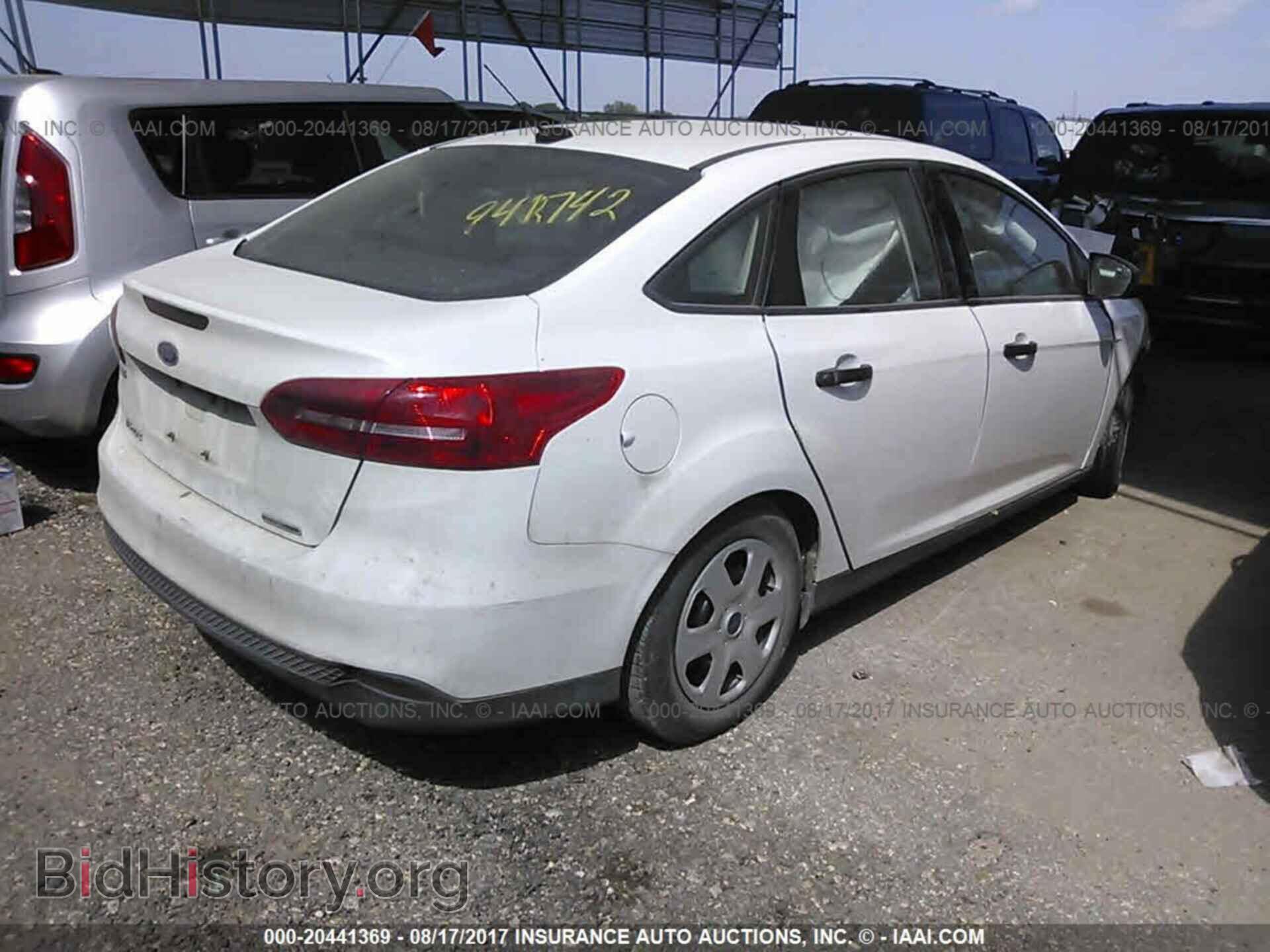 2016 Ford Focus - VIN: 1FADP3E24GL229966 - Photo 4
