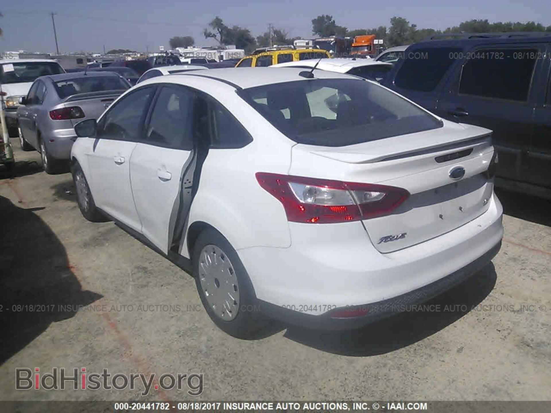 2012 Ford Focus - VIN: 1FAHP3F23CL302853 - Фото 3