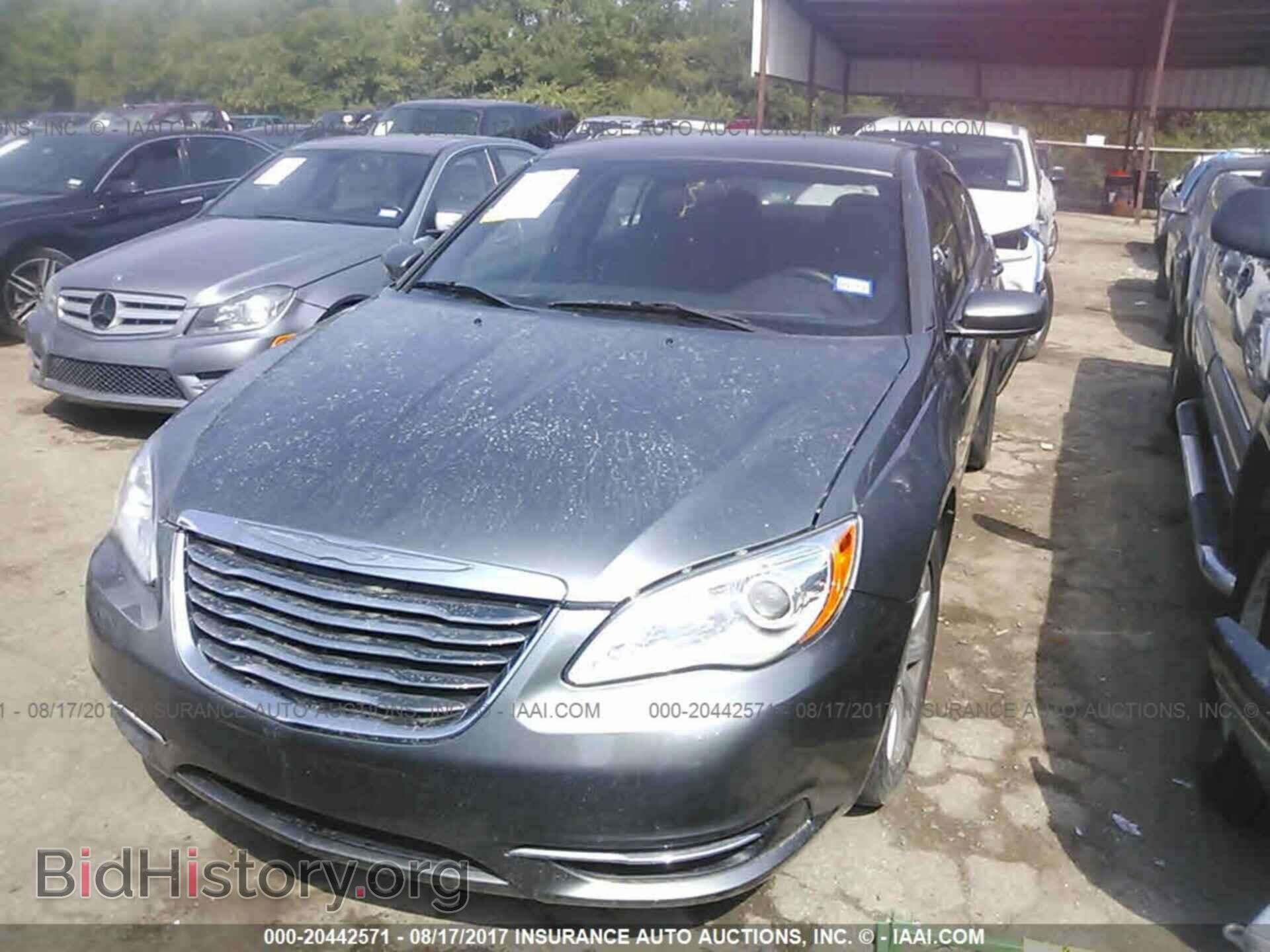 2013 Chrysler 200 - VIN: 1C3CCBBG6DN658848 - Фото 2