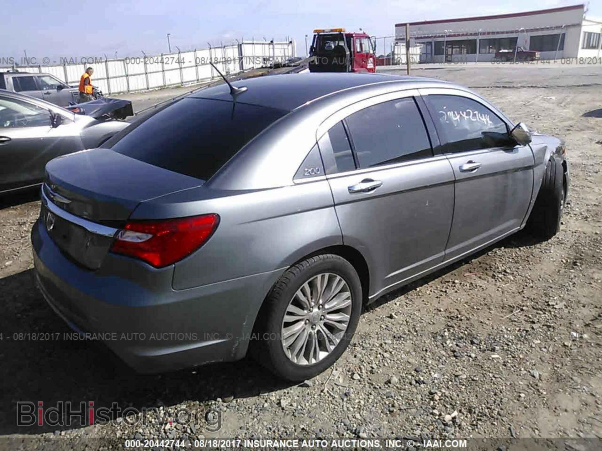 2012 Chrysler 200 - VIN: 1C3CCBCB7CN188072 - Photo 4