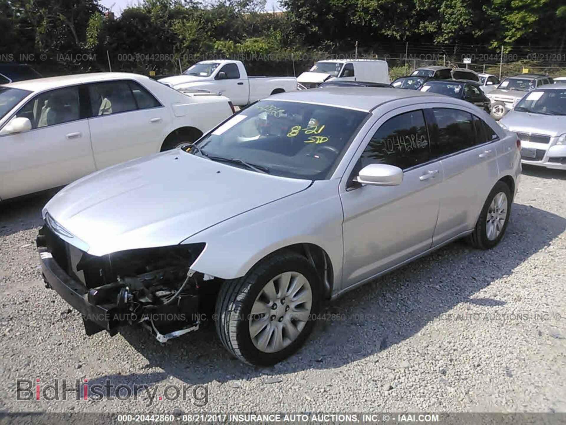 2011 Chrysler 200 - VIN: 1C3BC4FB2BN586226 - Фото 2