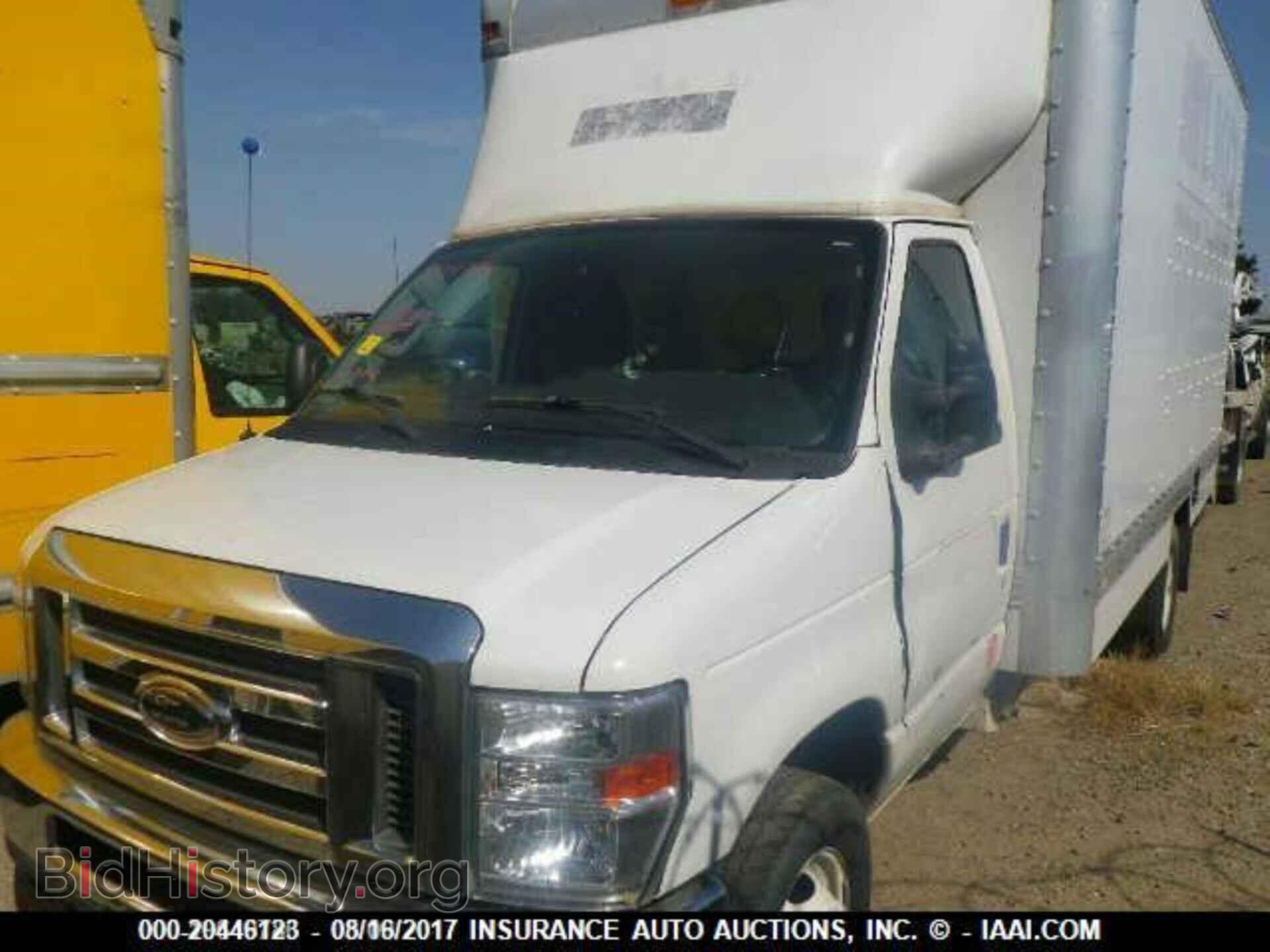 2011 Ford Econoline - VIN: 1FDSE3FL1BDA87105 - Фото 2