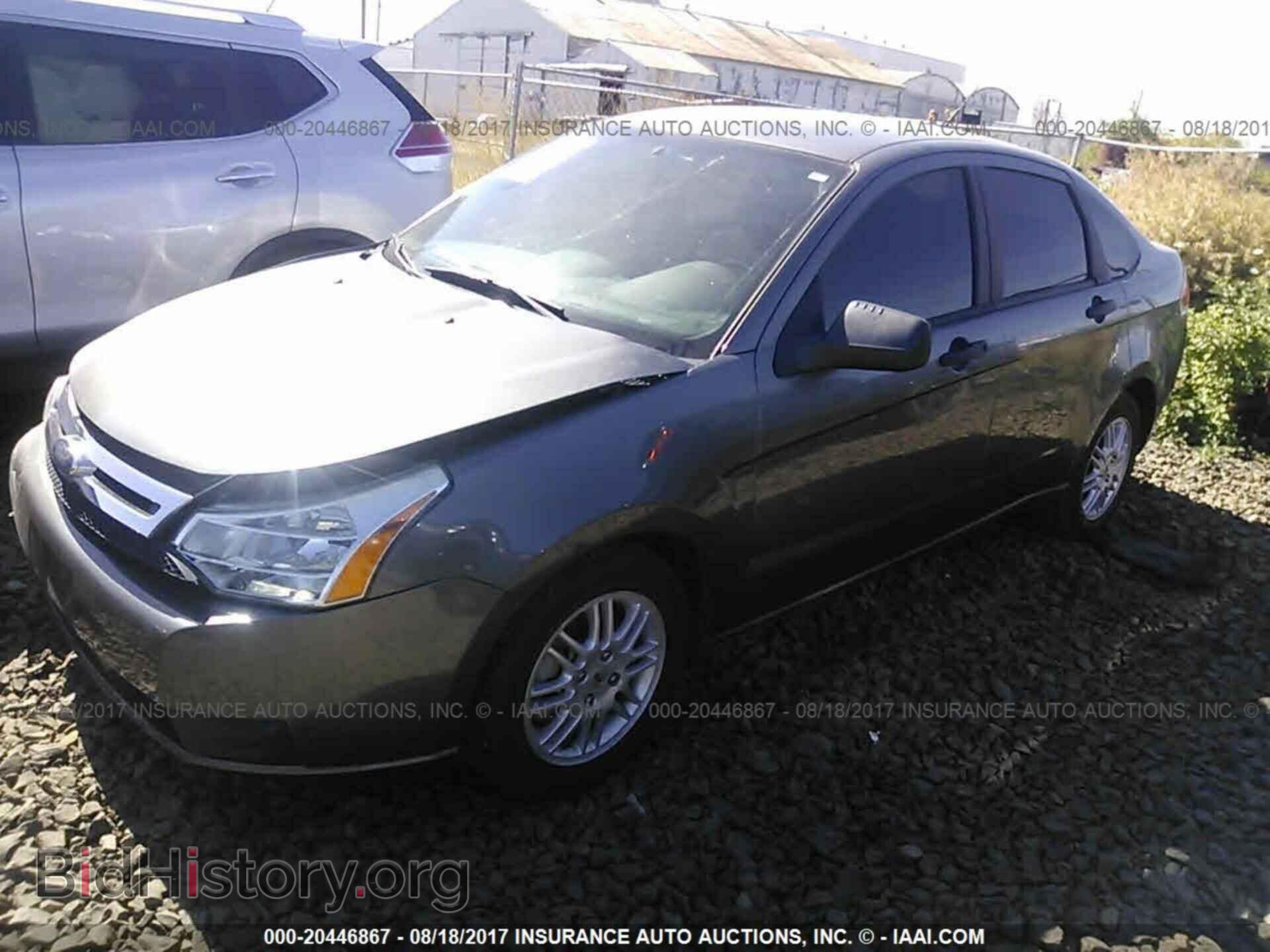 2011 Ford Focus - VIN: 1FAHP3FN9BW150164 - Фото 2