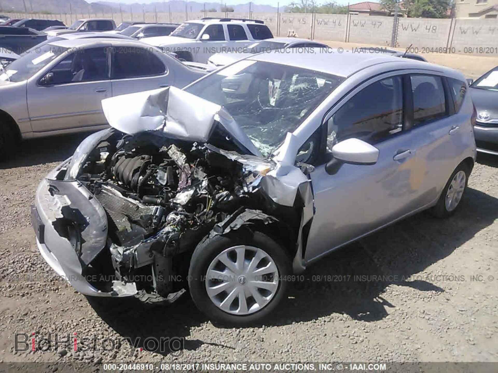 2015 Nissan Versa note - VIN: 3N1CE2CP3FL406811 - Фото 2