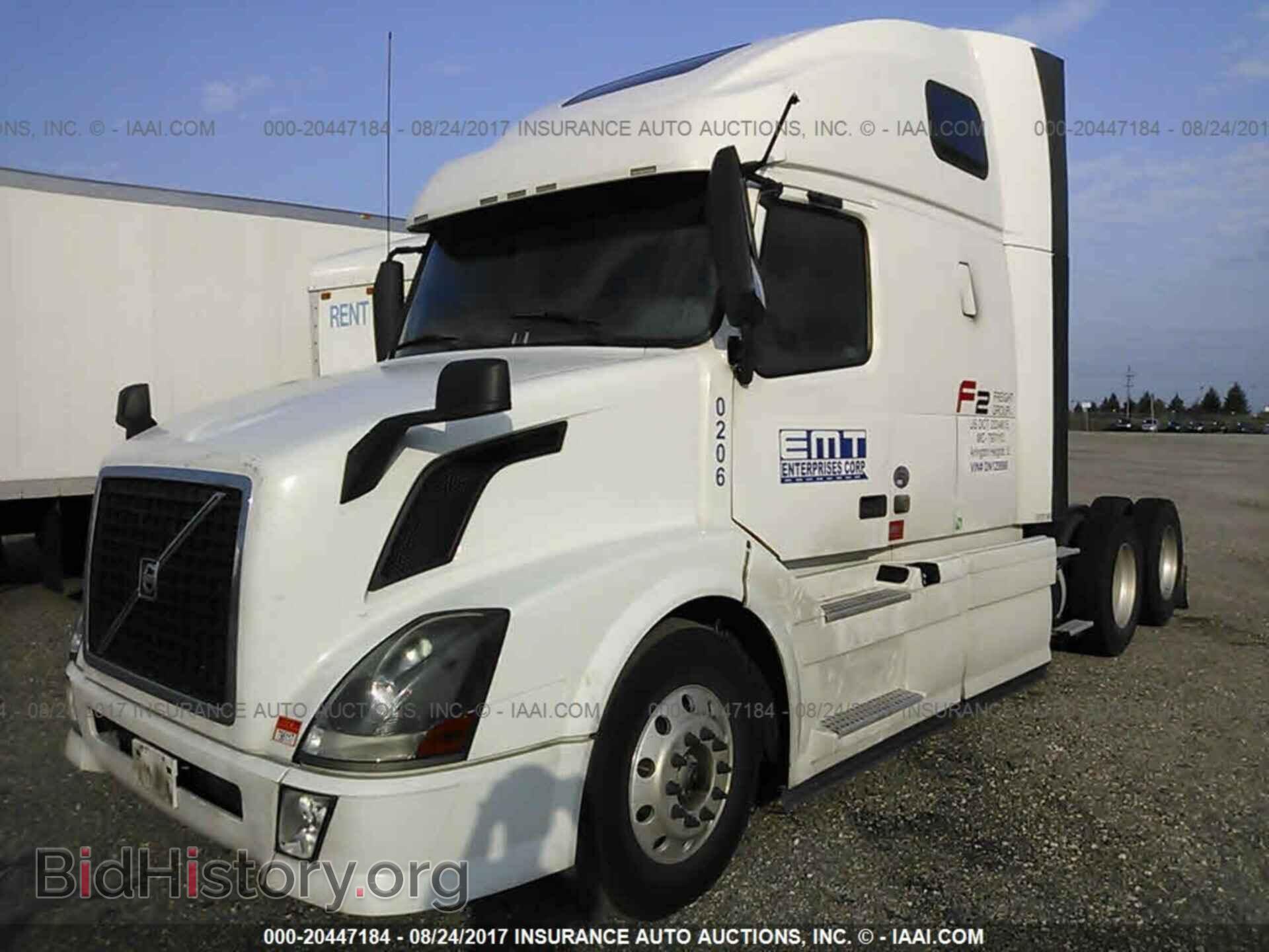 2013 Volvo Vnl - VIN: 4V4NC9TH4DN129990 - Фото 2