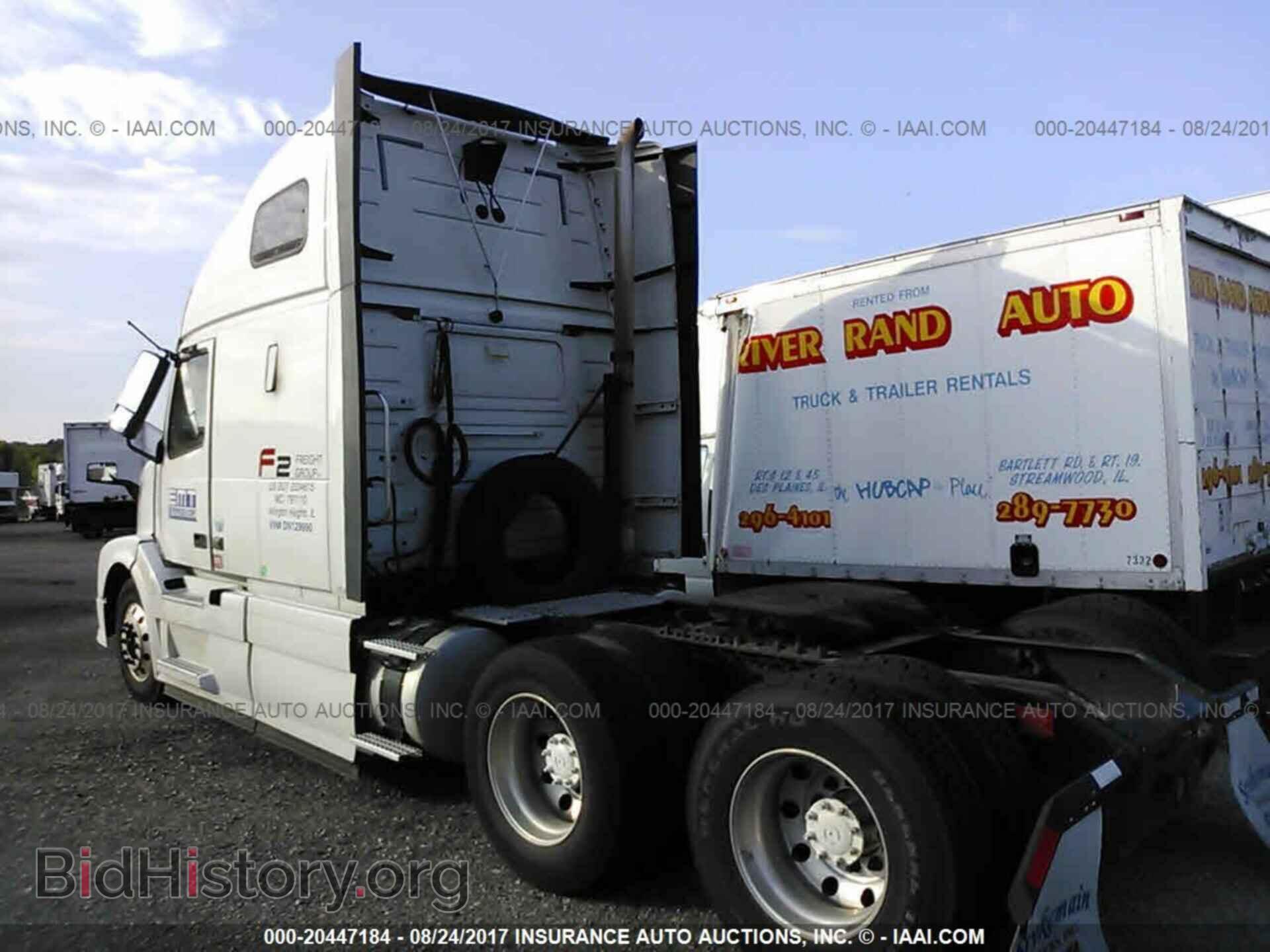 2013 Volvo Vnl - VIN: 4V4NC9TH4DN129990 - Фото 3