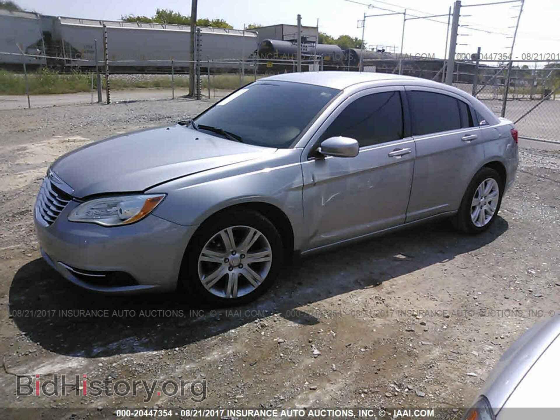 2013 Chrysler 200 - VIN: 1C3CCBBB3DN632874 - Photo 2