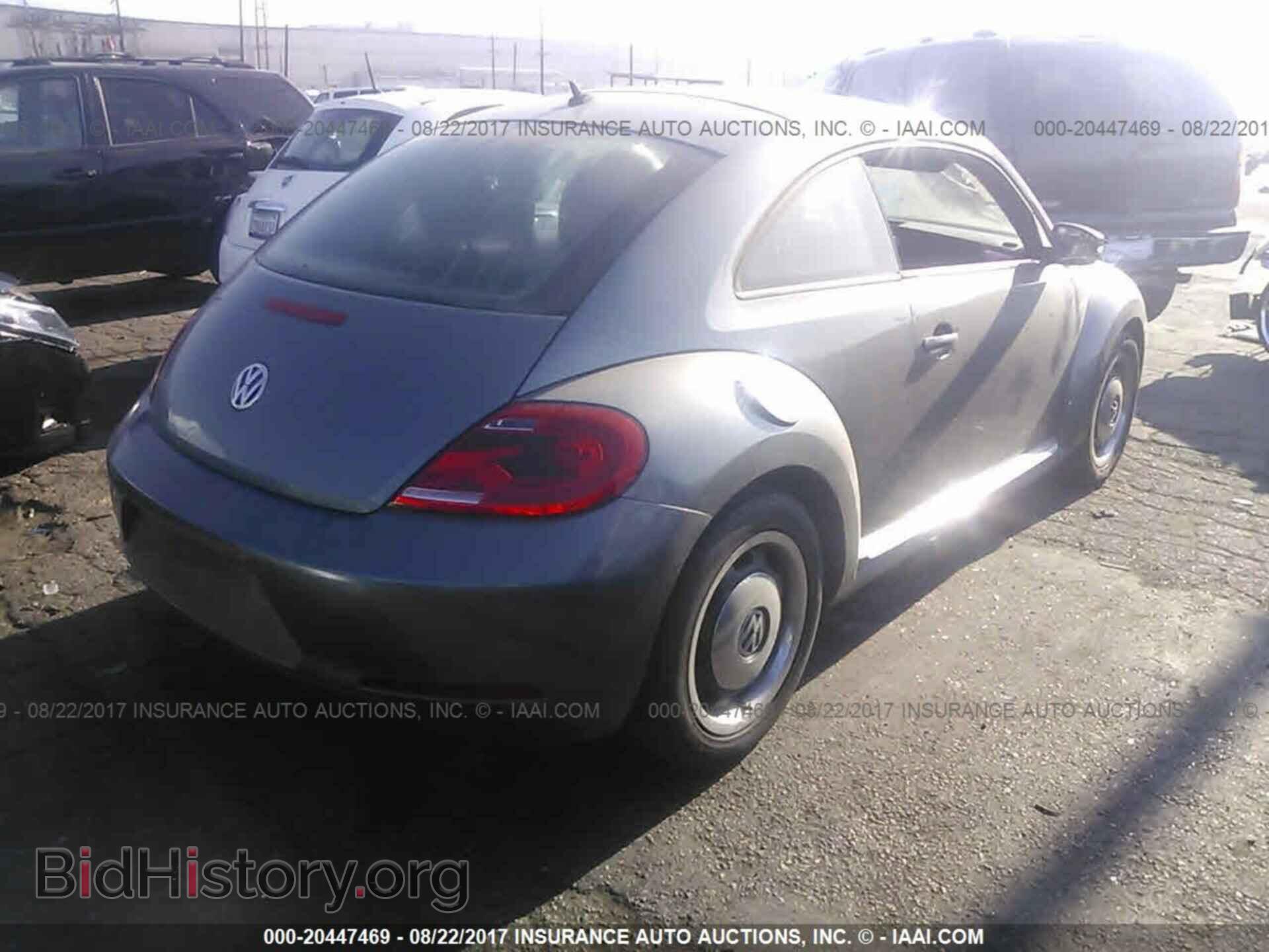2012 Volkswagen Beetle - VIN: 3VWJP7AT3CM628697 - Фото 4