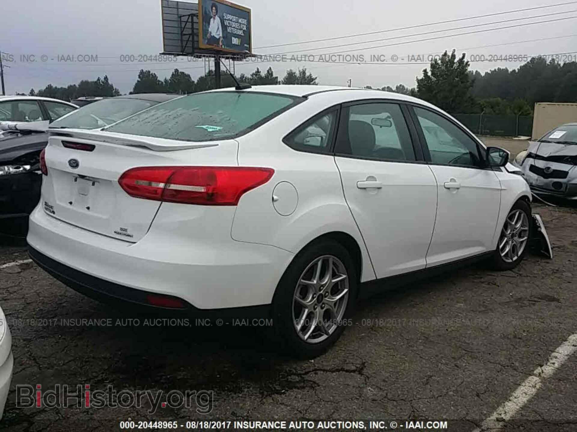 2015 Ford Focus - VIN: 1FADP3F27FL318136 - Photo 4