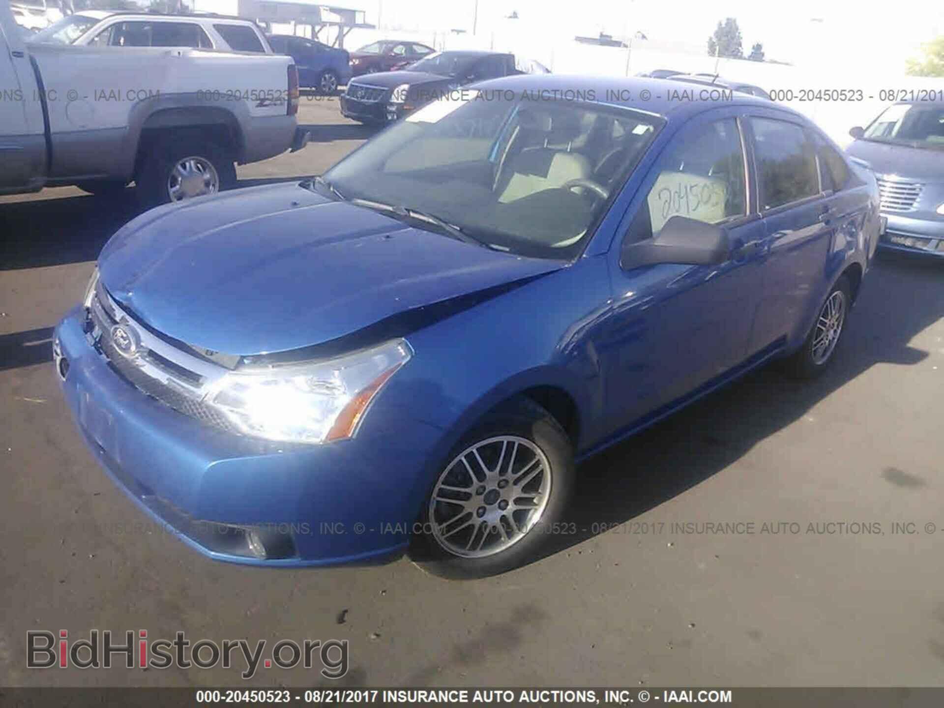 2011 Ford Focus - VIN: 1FAHP3FN3BW180437 - Фото 2