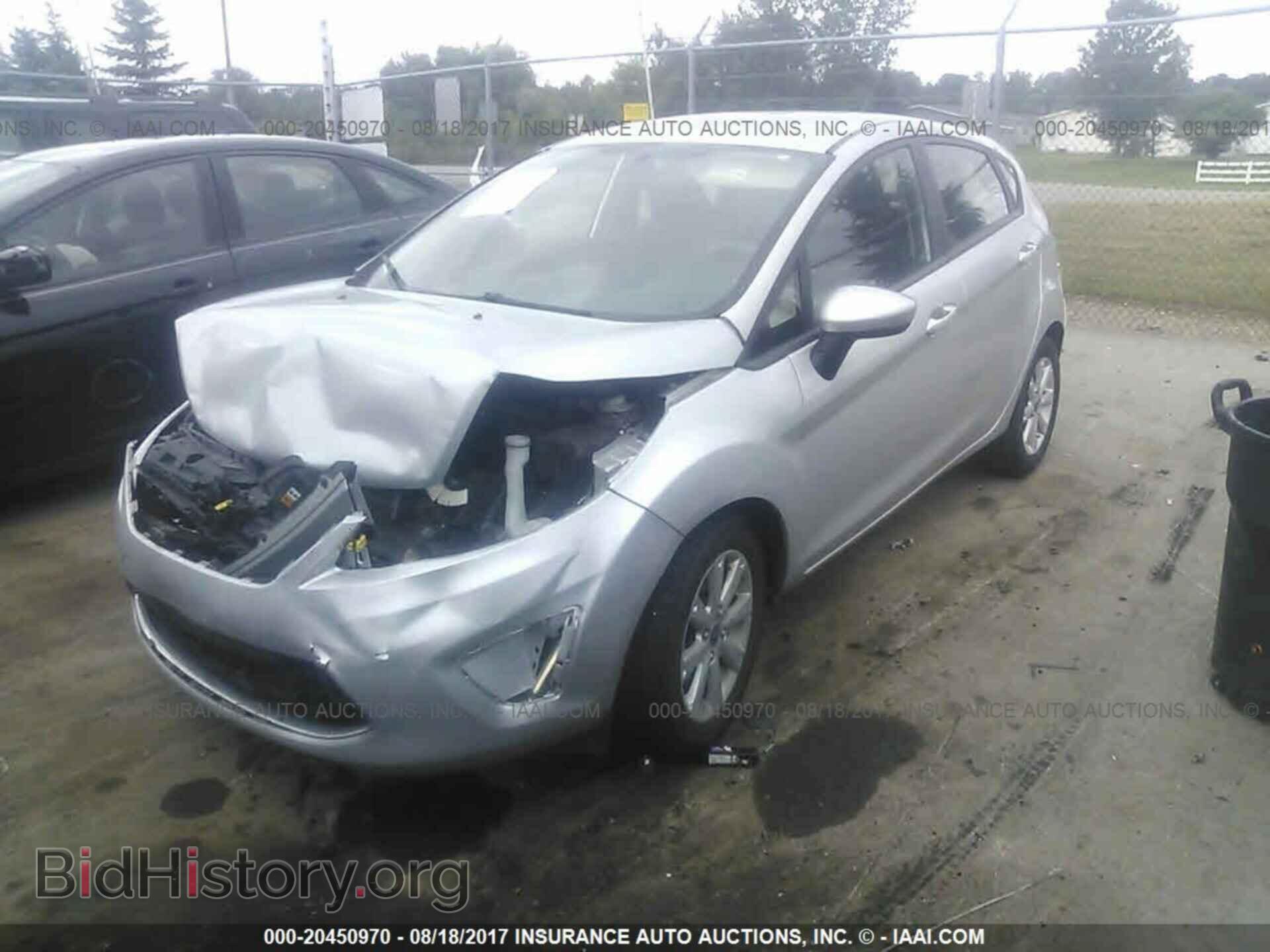2011 Ford Fiesta - VIN: 3FADP4EJ0BM228303 - Фото 2