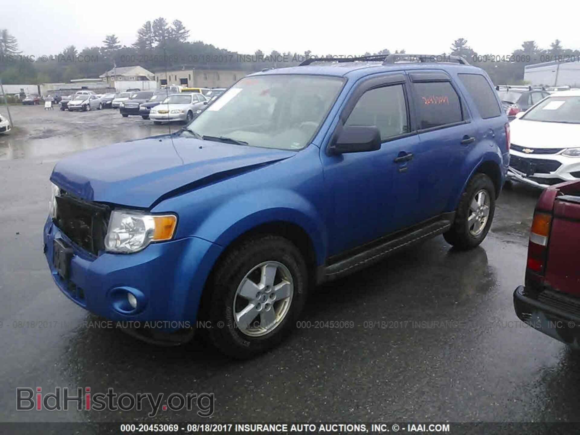 2011 Ford Escape - VIN: 1FMCU9DG6BKA19751 - Photo 2