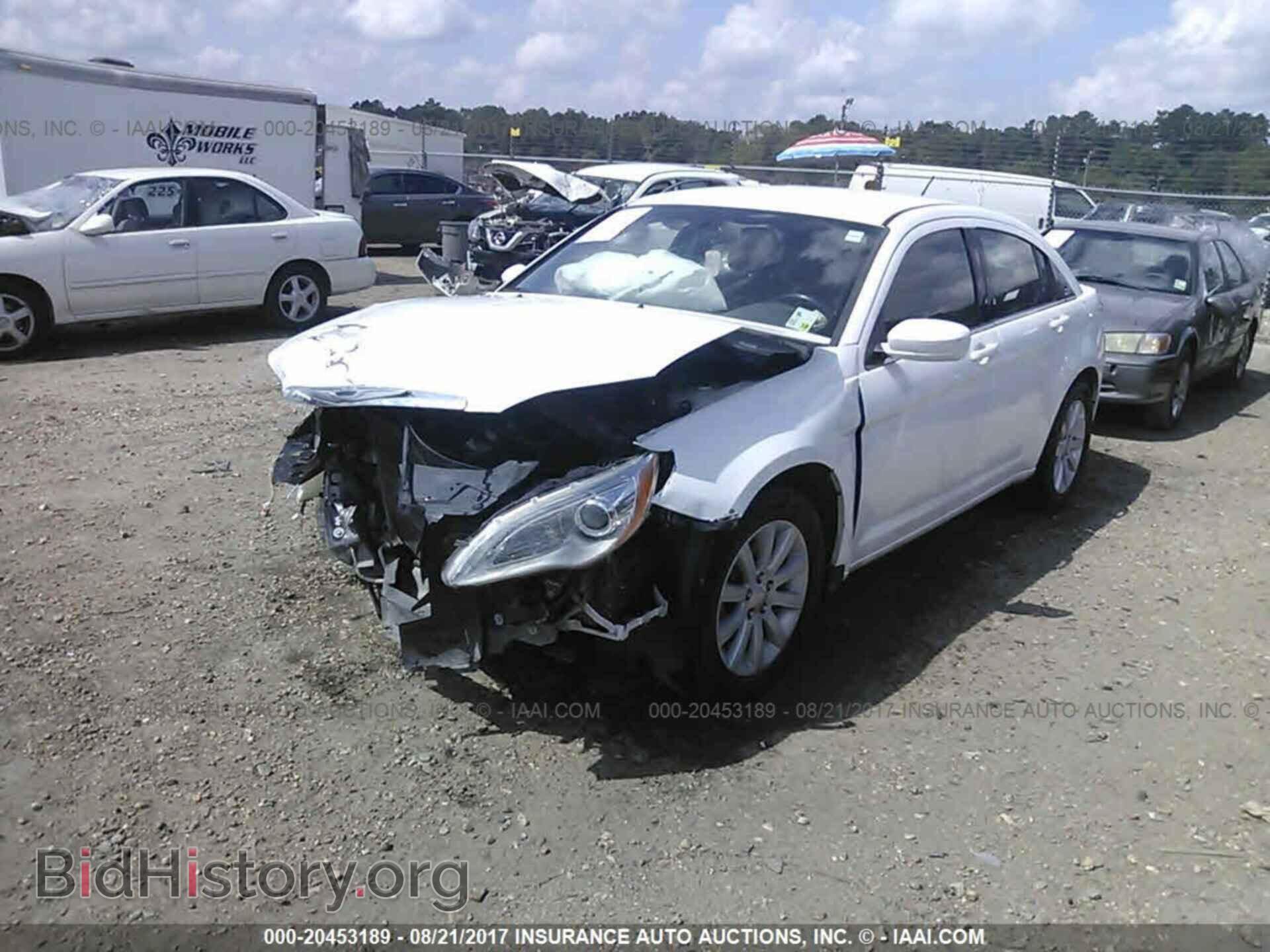 2013 Chrysler 200 - VIN: 1C3CCBBB2DN694220 - Фото 2