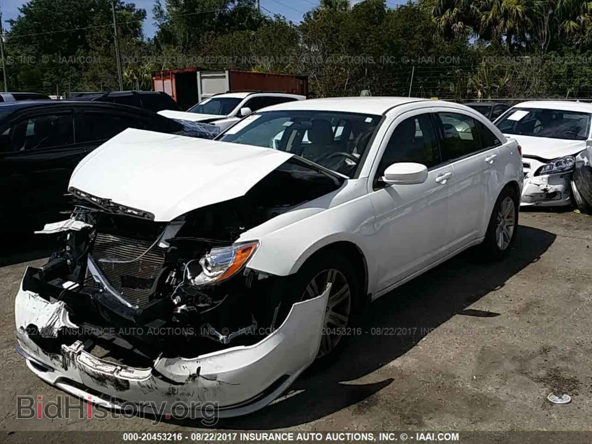 2013 Chrysler 200 - VIN: 1C3CCBAB2DN704682 - Фото 2