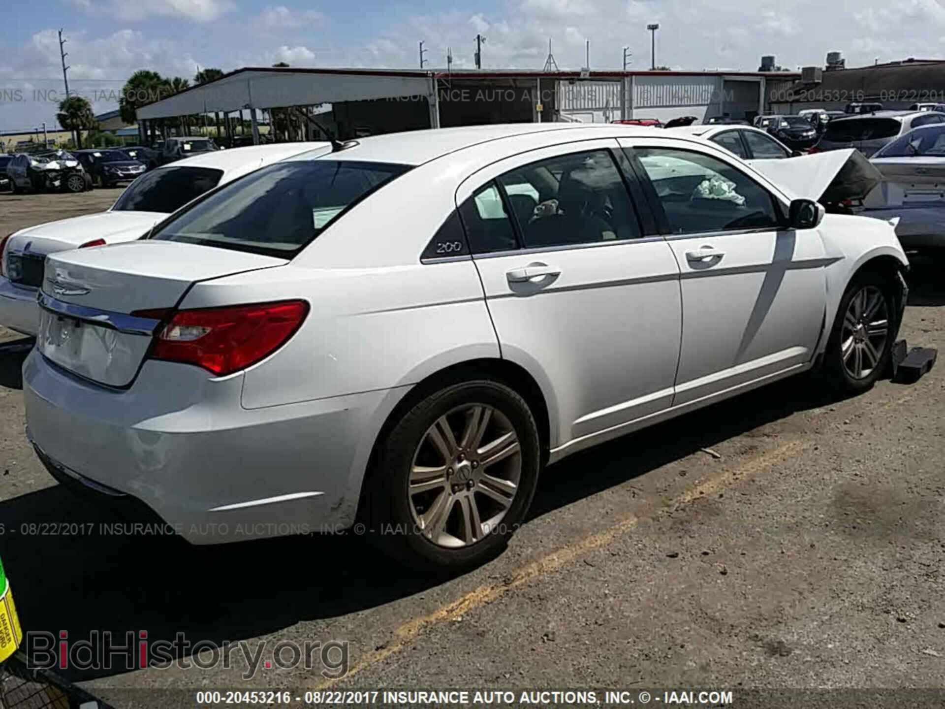 2013 Chrysler 200 - VIN: 1C3CCBAB2DN704682 - Фото 4