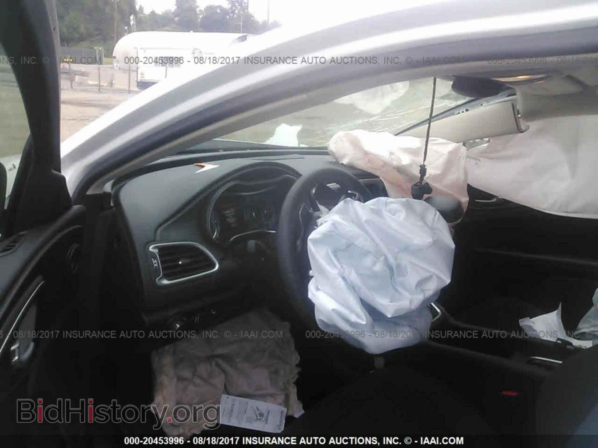 2016 Chrysler 200 - VIN: 1C3CCCAB6GN137354 - Photo 5