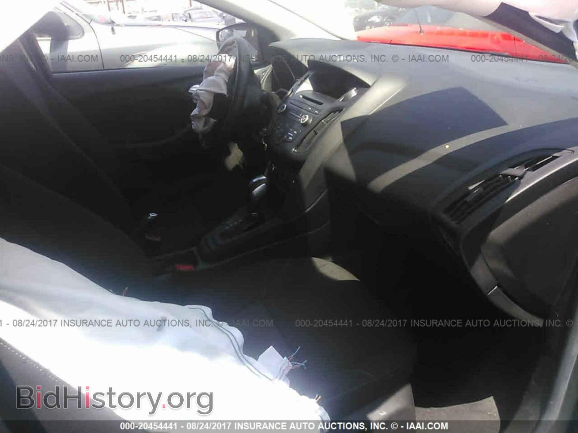 2016 Ford Focus - VIN: 1FADP3F20GL372685 - Photo 5