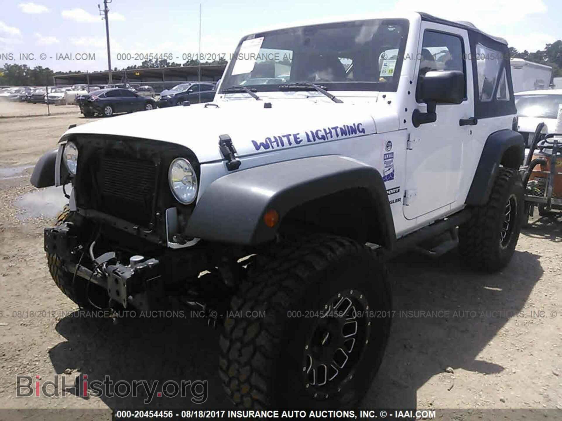 2016 Jeep Wrangler - VIN: 1C4AJWAG2GL257587 - Фото 2