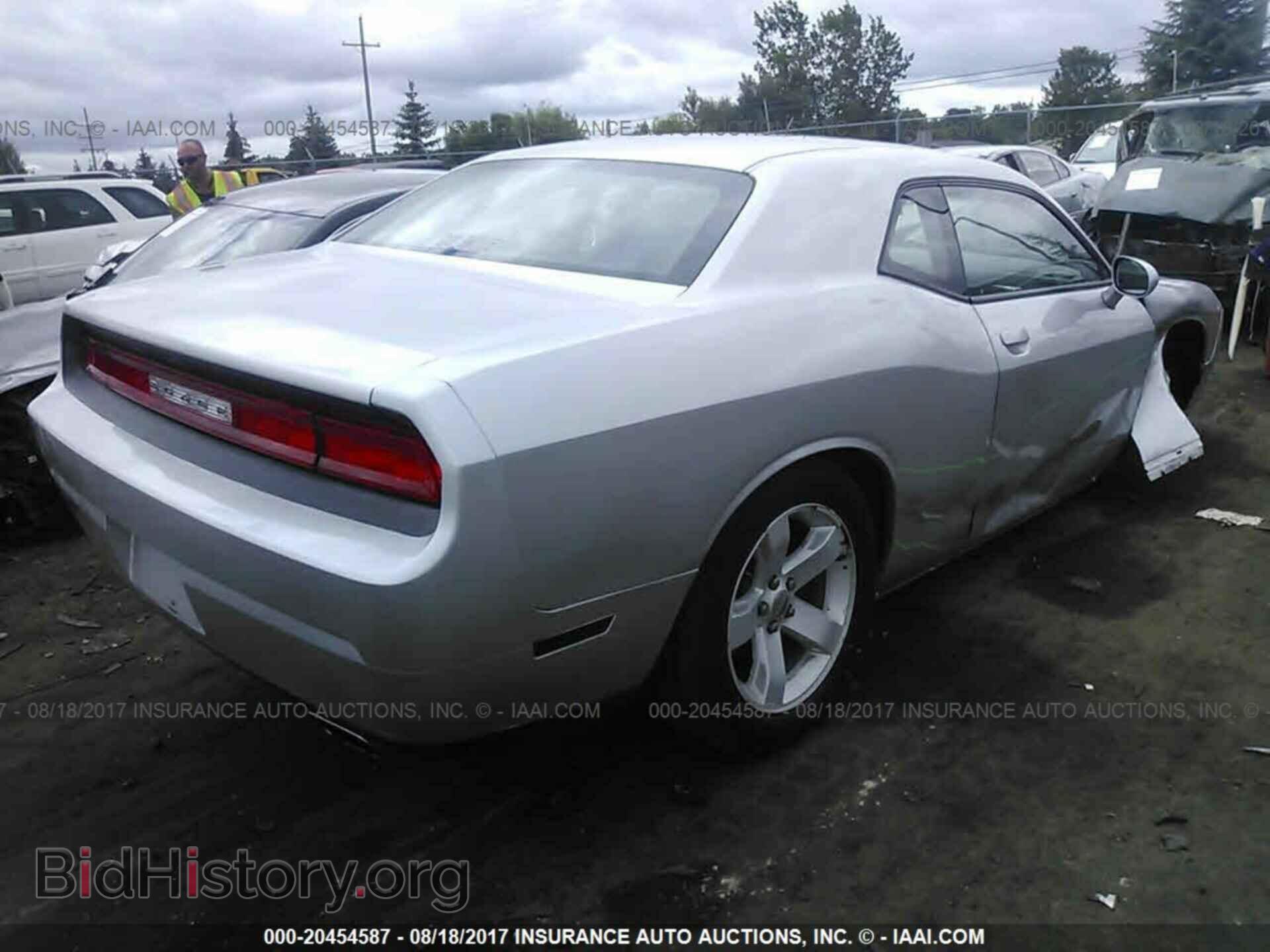 2012 Dodge Challenger - VIN: 2C3CDYAG8CH104266 - Photo 4